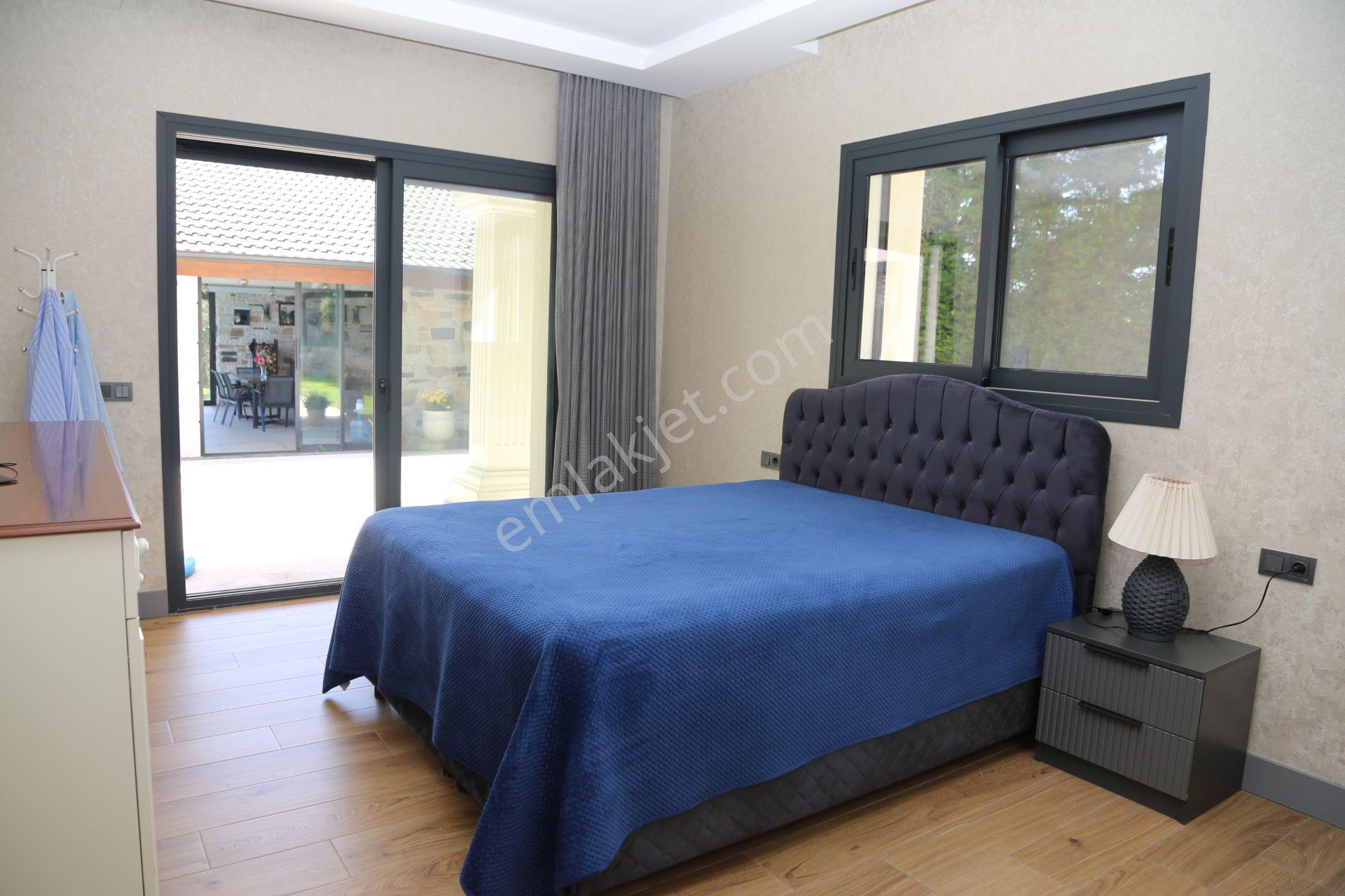 Urla'da 3.202 M² Arazide, Havuzlu Ultra Lüks Villa & Özel Yaşam - Görsel 21