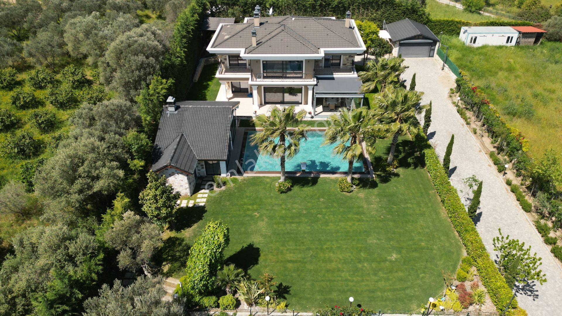 Urla'da 3.202 M² Arazide, Havuzlu Ultra Lüks Villa & Özel Yaşam - Görsel 13