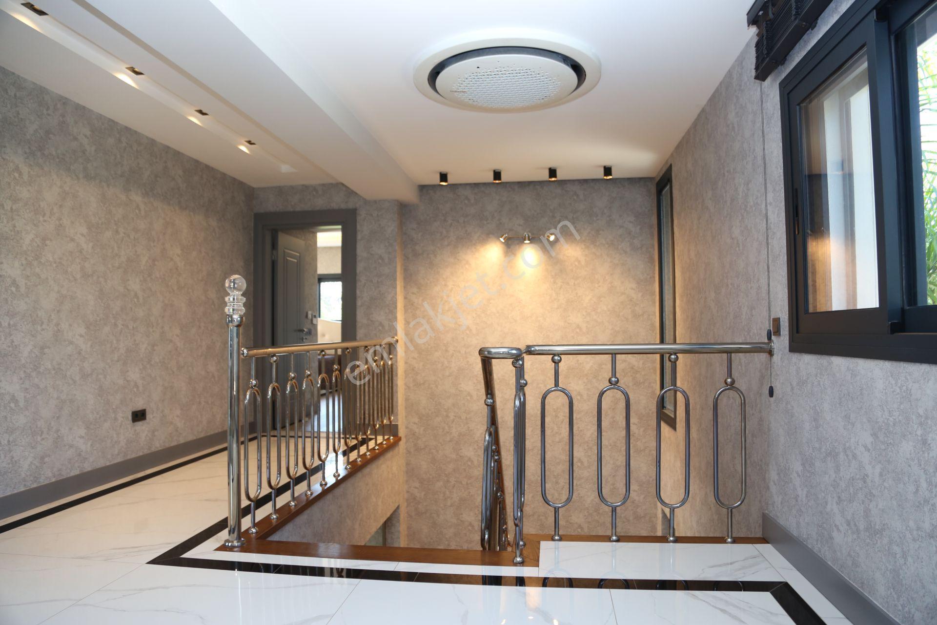 Urla'da 3.202 M² Arazide, Havuzlu Ultra Lüks Villa & Özel Yaşam - Görsel 23