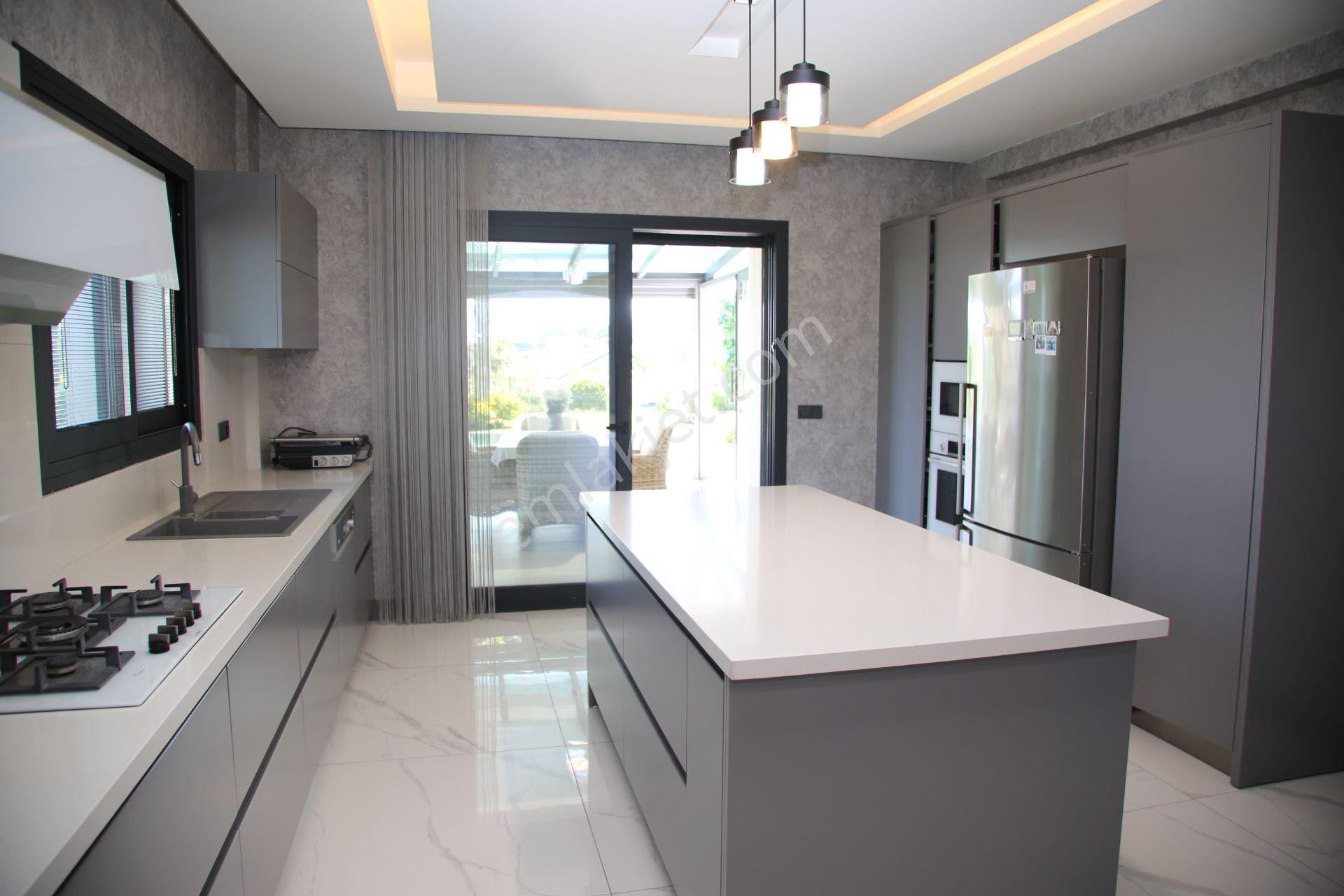 Urla'da 3.202 M² Arazide, Havuzlu Ultra Lüks Villa & Özel Yaşam - Görsel 19