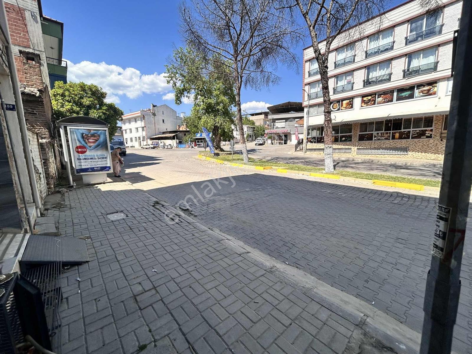 İsabeylide Bulvar Üzeri Kiralık 3 Katlı Dükkan - Görsel 2