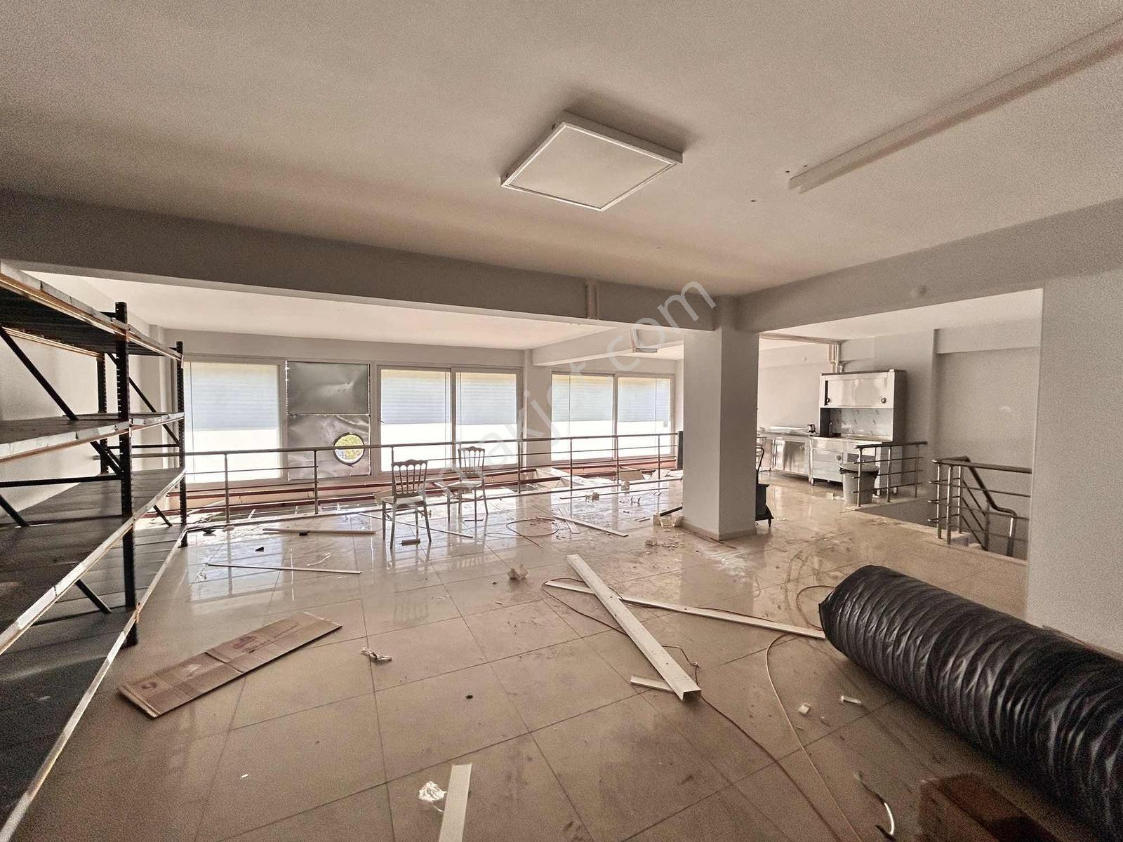İsabeylide Bulvar Üzeri Kiralık 3 Katlı Dükkan - Görsel 7