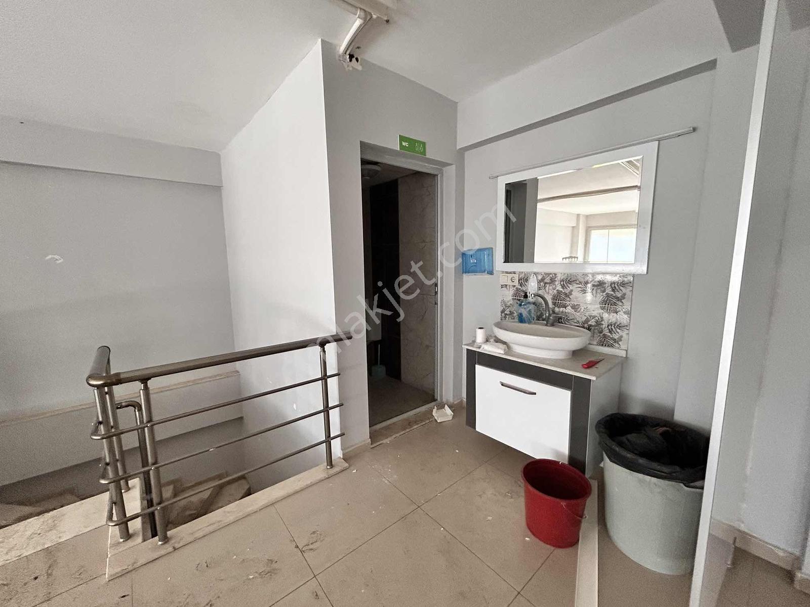 İsabeylide Bulvar Üzeri Kiralık 3 Katlı Dükkan - Görsel 25
