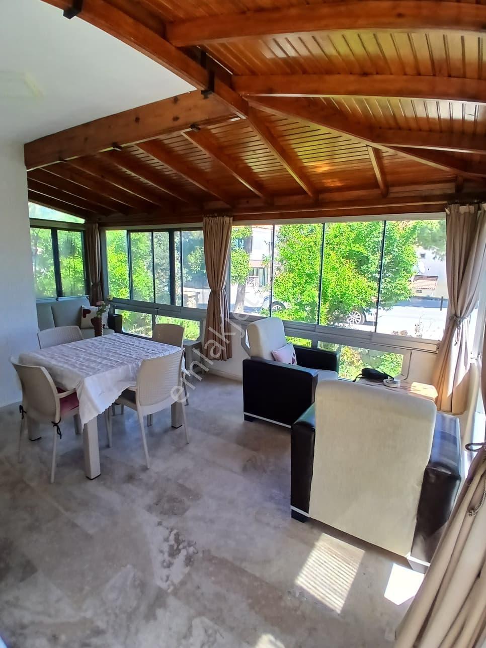 Çeşme Dalyan’da, Havuzlu Site İçinde Satılık 4+1 Köşe Villa - Görsel 9