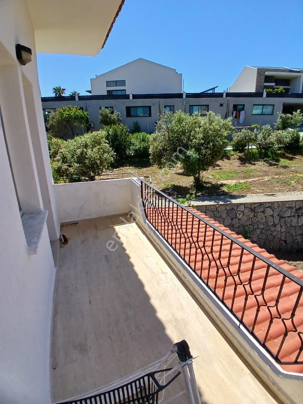 Çeşme Dalyan’da, Havuzlu Site İçinde Satılık 4+1 Köşe Villa - Görsel 23