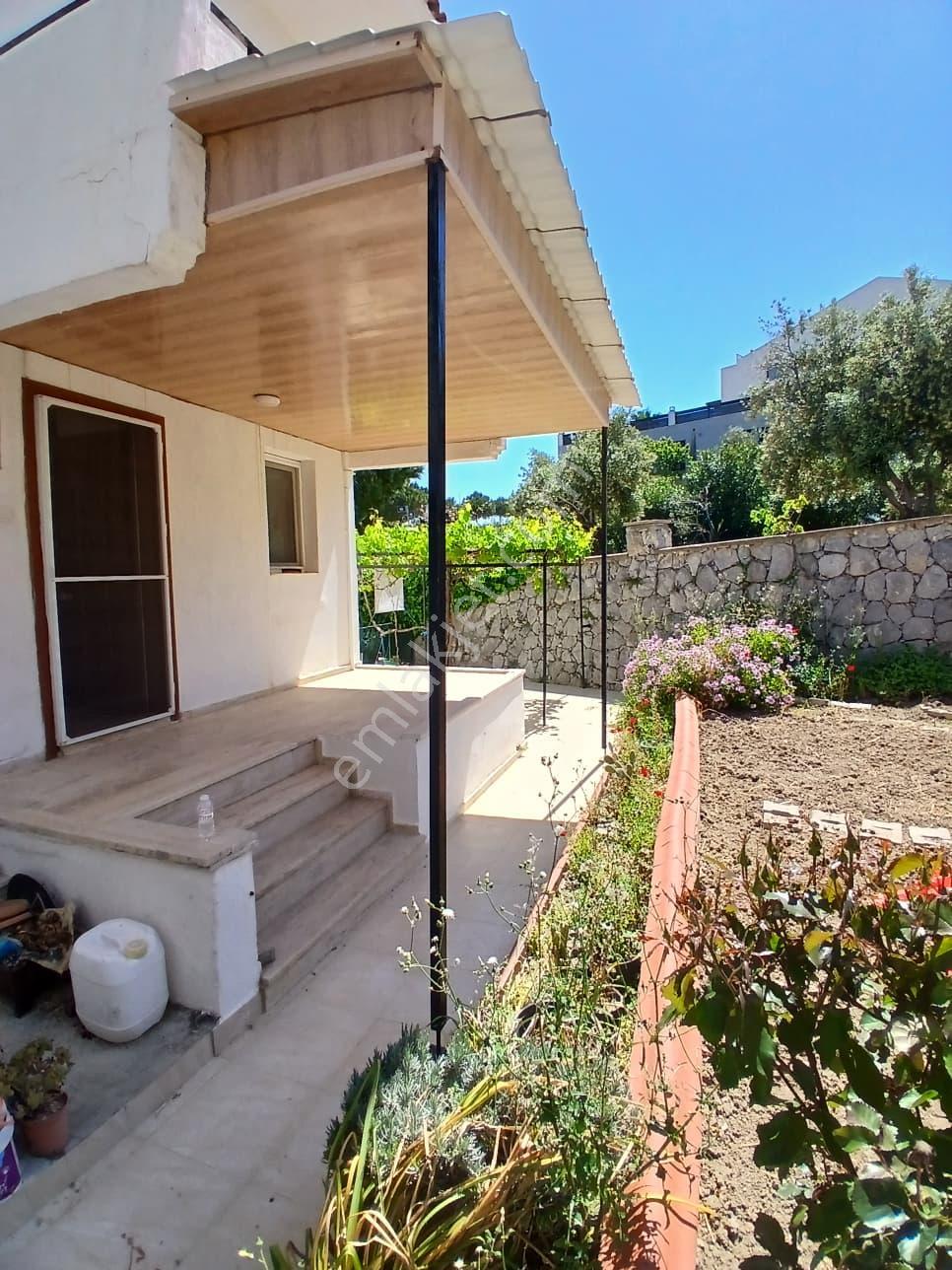 Çeşme Dalyan’da, Havuzlu Site İçinde Satılık 4+1 Köşe Villa - Görsel 8