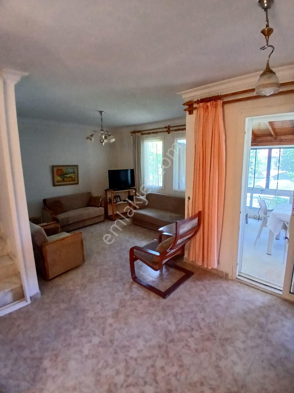 Çeşme Dalyan’da, Havuzlu Site İçinde Satılık 4+1 Köşe Villa - Görsel 13