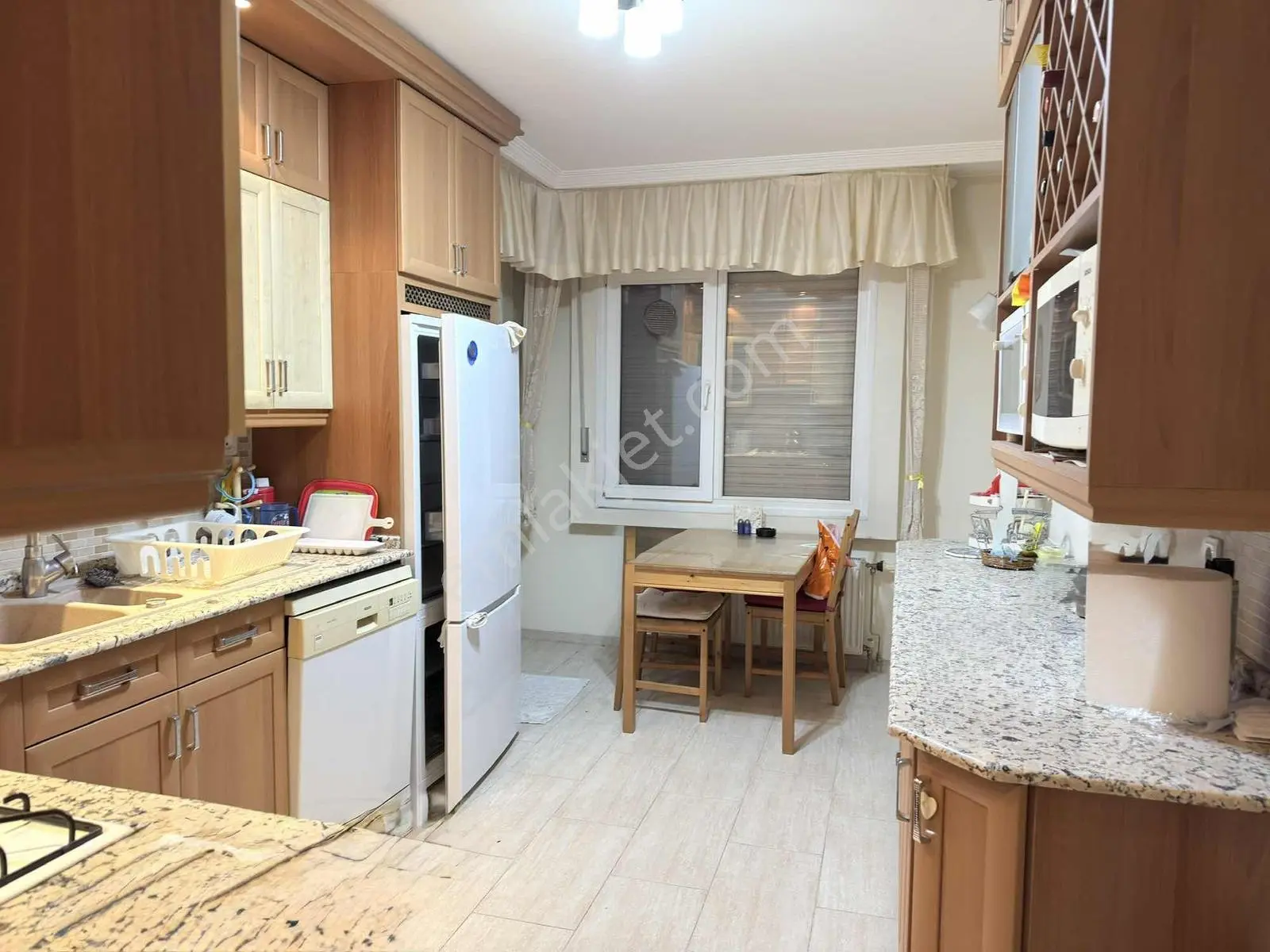 Bornova Evka 3 Te 4+1 Site İçinde Eşyalı Kiralık Daire - Görsel 4