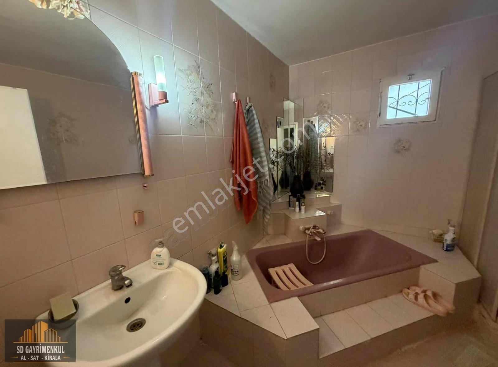 Cunda Yolunda Denize Yakın, Özel Konumda Prestij Villa - Görsel 21