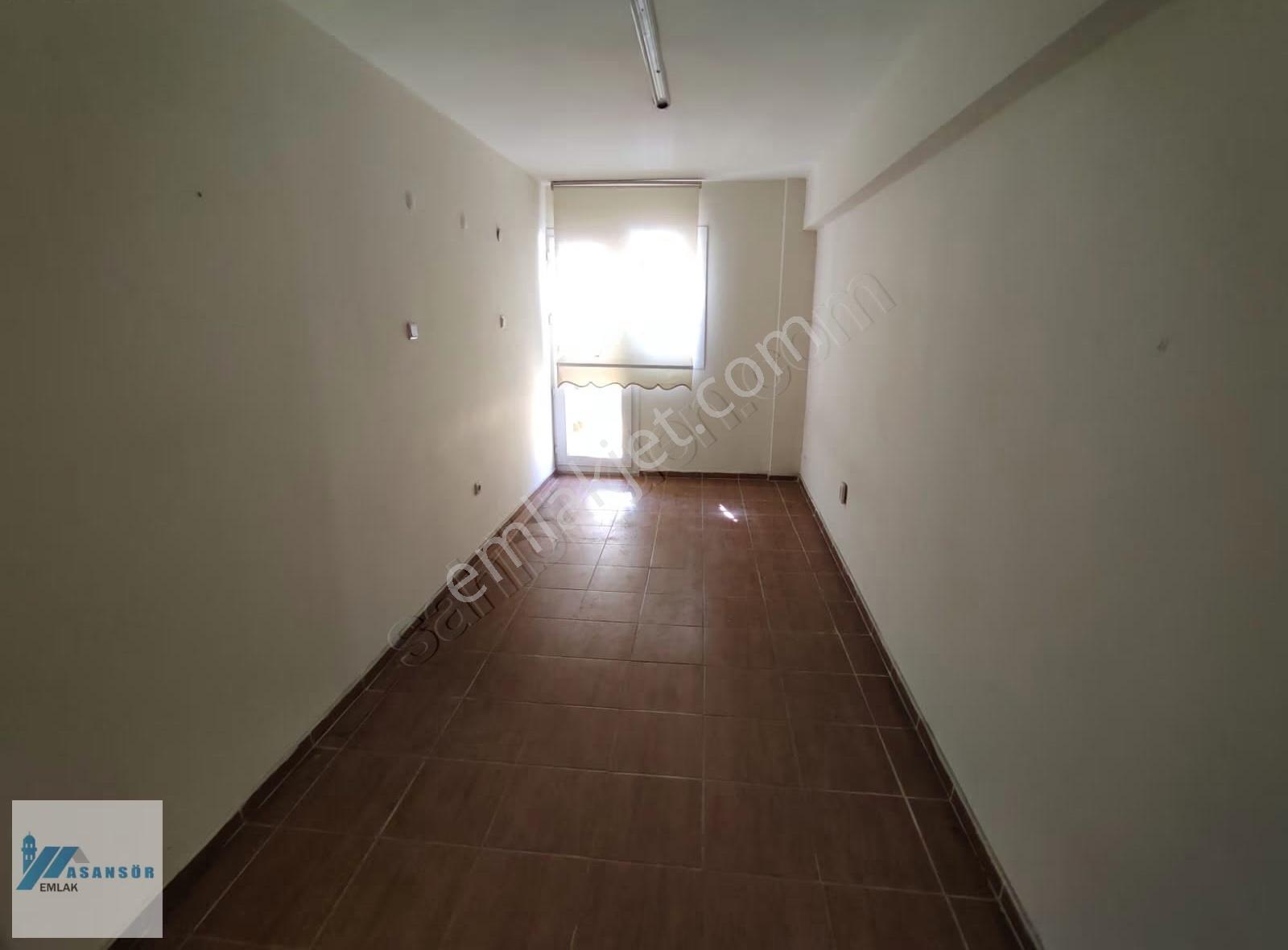 Gıda Çarşısında Ev Düzeninde Temiz Kiralık Atölye & Ofis - Görsel 5
