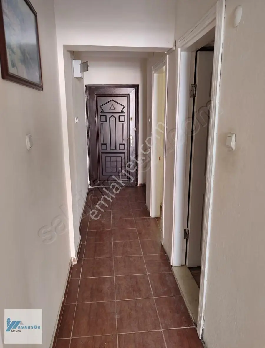 Gıda Çarşısında Ev Düzeninde Temiz Kiralık Atölye & Ofis - Görsel 4