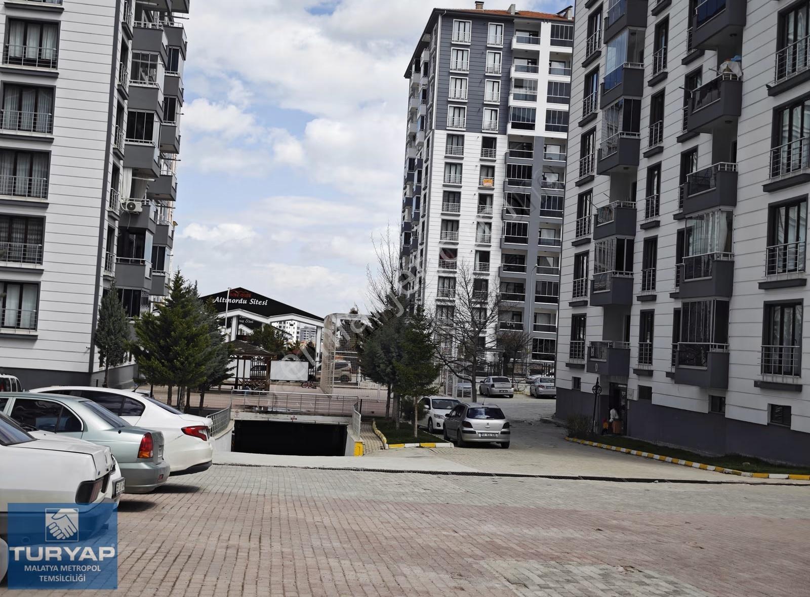 Turyap Metropol'den Manas Babür Sitesinde Satılık 3+1 Daire - Görsel 2