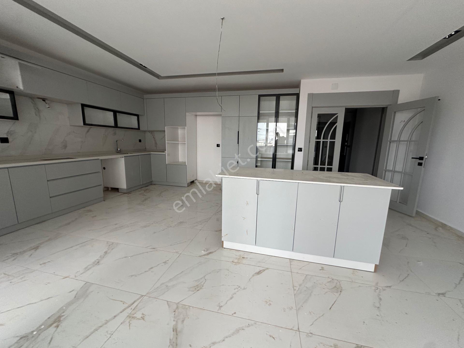 Zeydan Sitesi'nde Lüks 4+1 Daire - 175m² Fırsat!