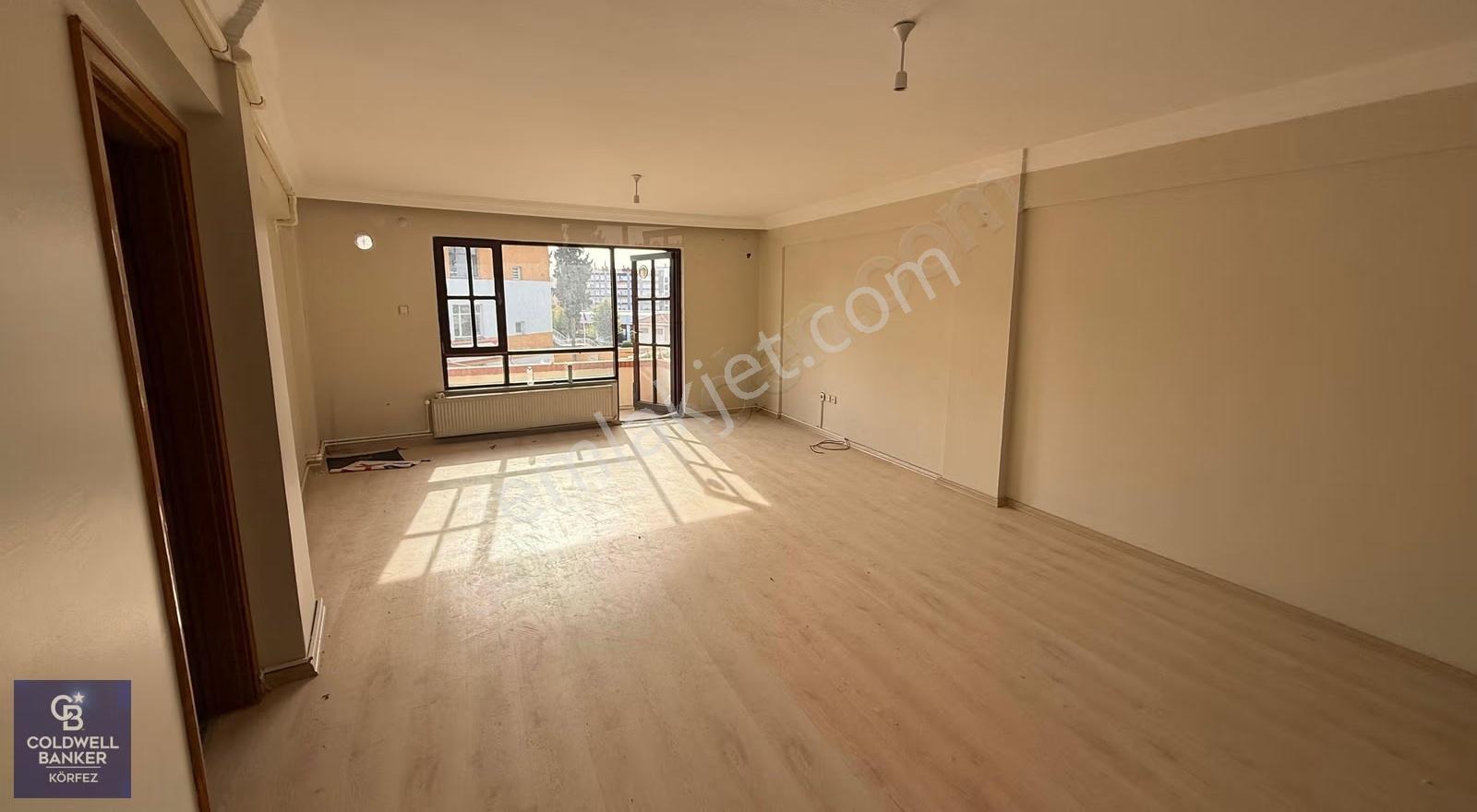 Edremitin En İşlek Caddesinde 3+1 Kiralık Daire - Görsel 12