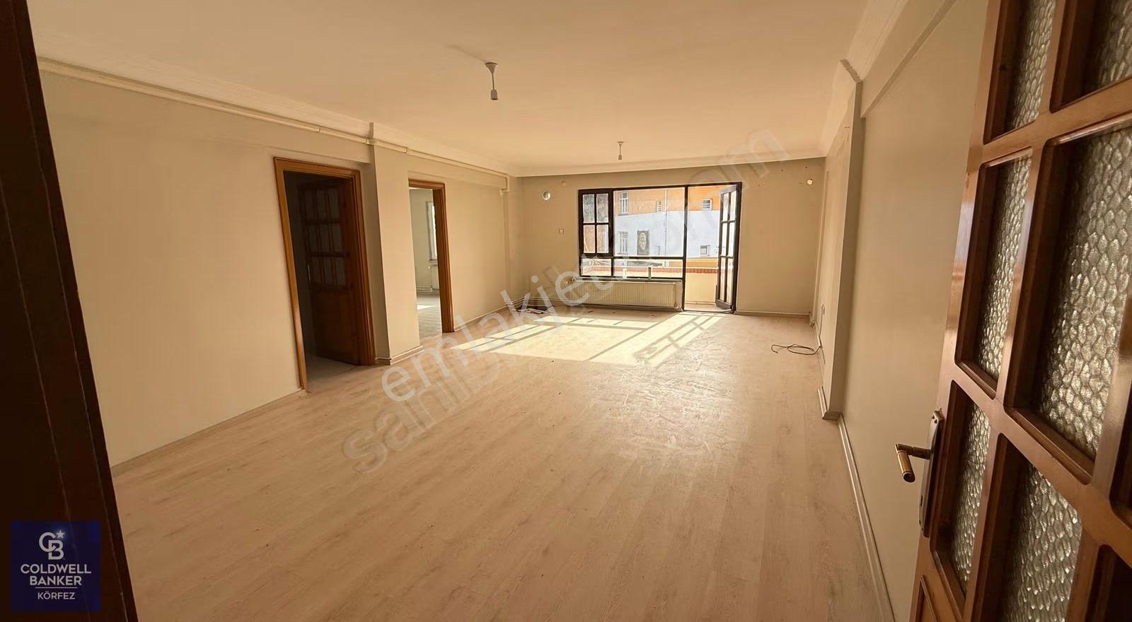 Edremitin En İşlek Caddesinde 3+1 Kiralık Daire - Görsel 9