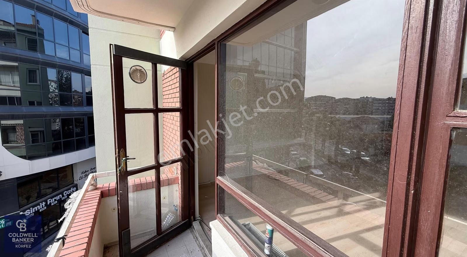 Edremitin En İşlek Caddesinde 3+1 Kiralık Daire - Görsel 26
