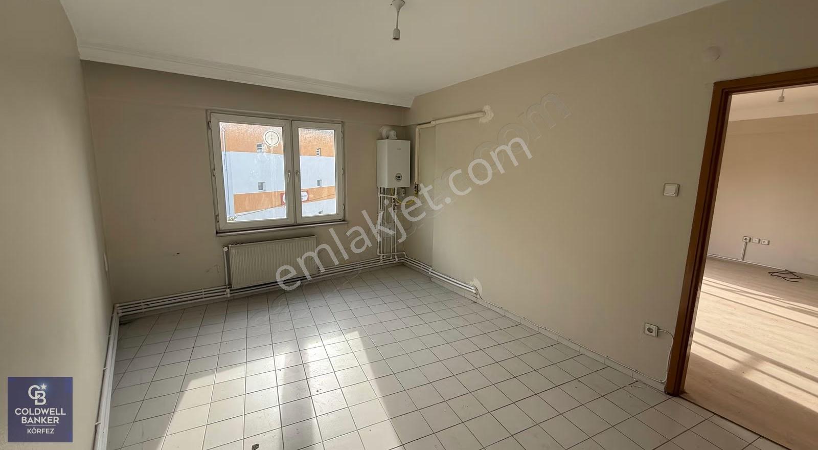 Edremitin En İşlek Caddesinde 3+1 Kiralık Daire - Görsel 29