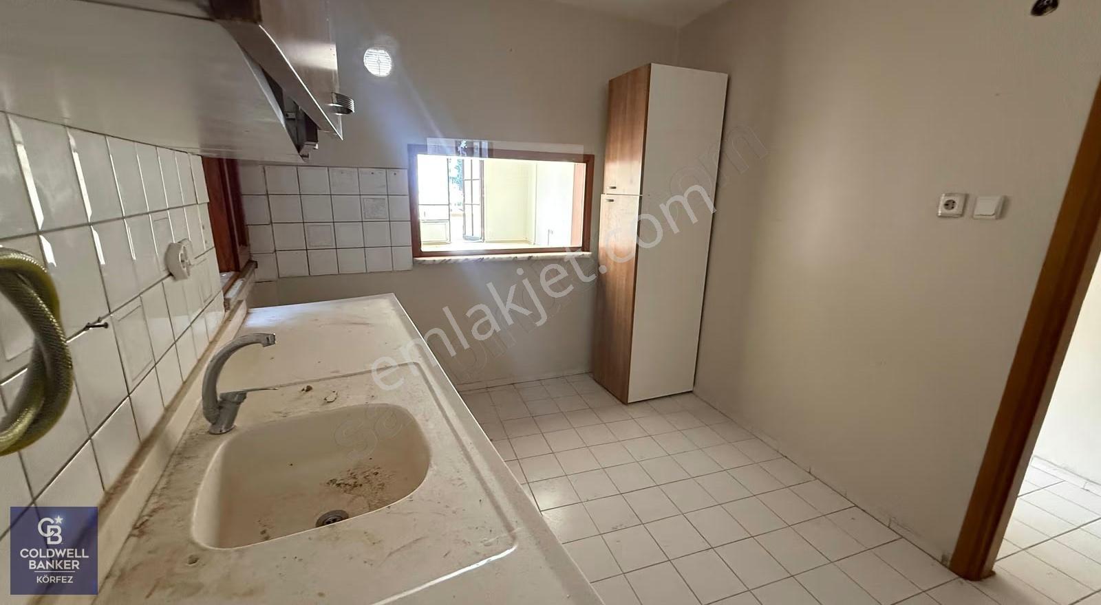 Edremitin En İşlek Caddesinde 3+1 Kiralık Daire - Görsel 16