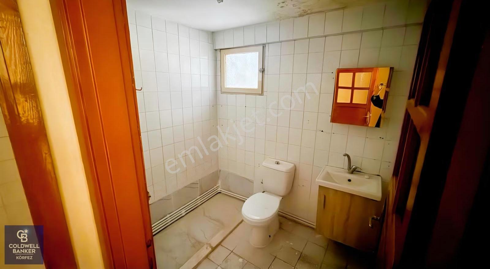 Edremitin En İşlek Caddesinde 3+1 Kiralık Daire - Görsel 20