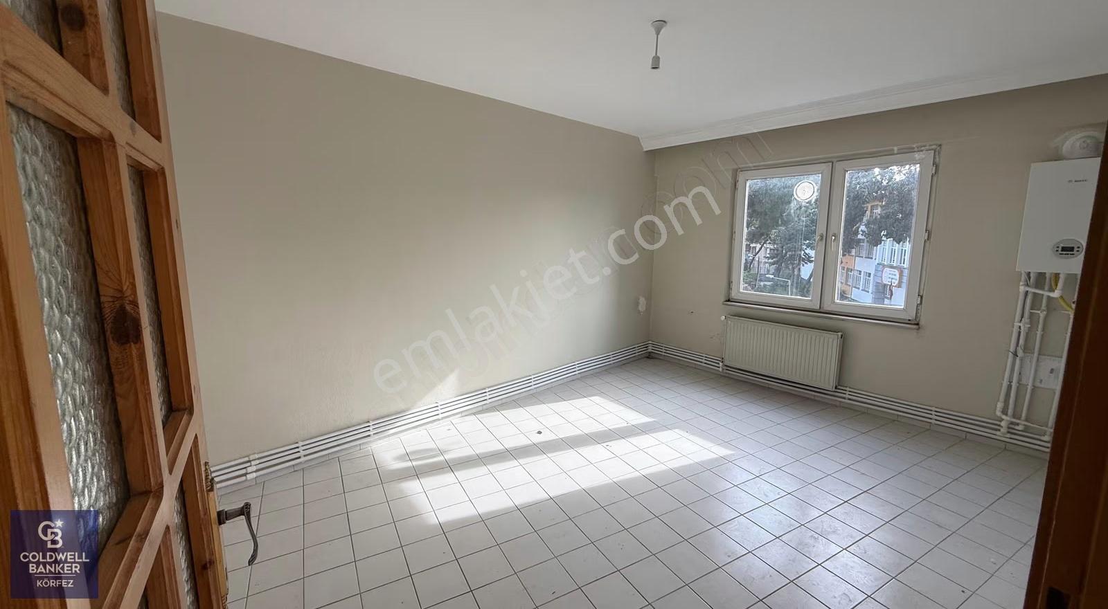 Edremitin En İşlek Caddesinde 3+1 Kiralık Daire - Görsel 23