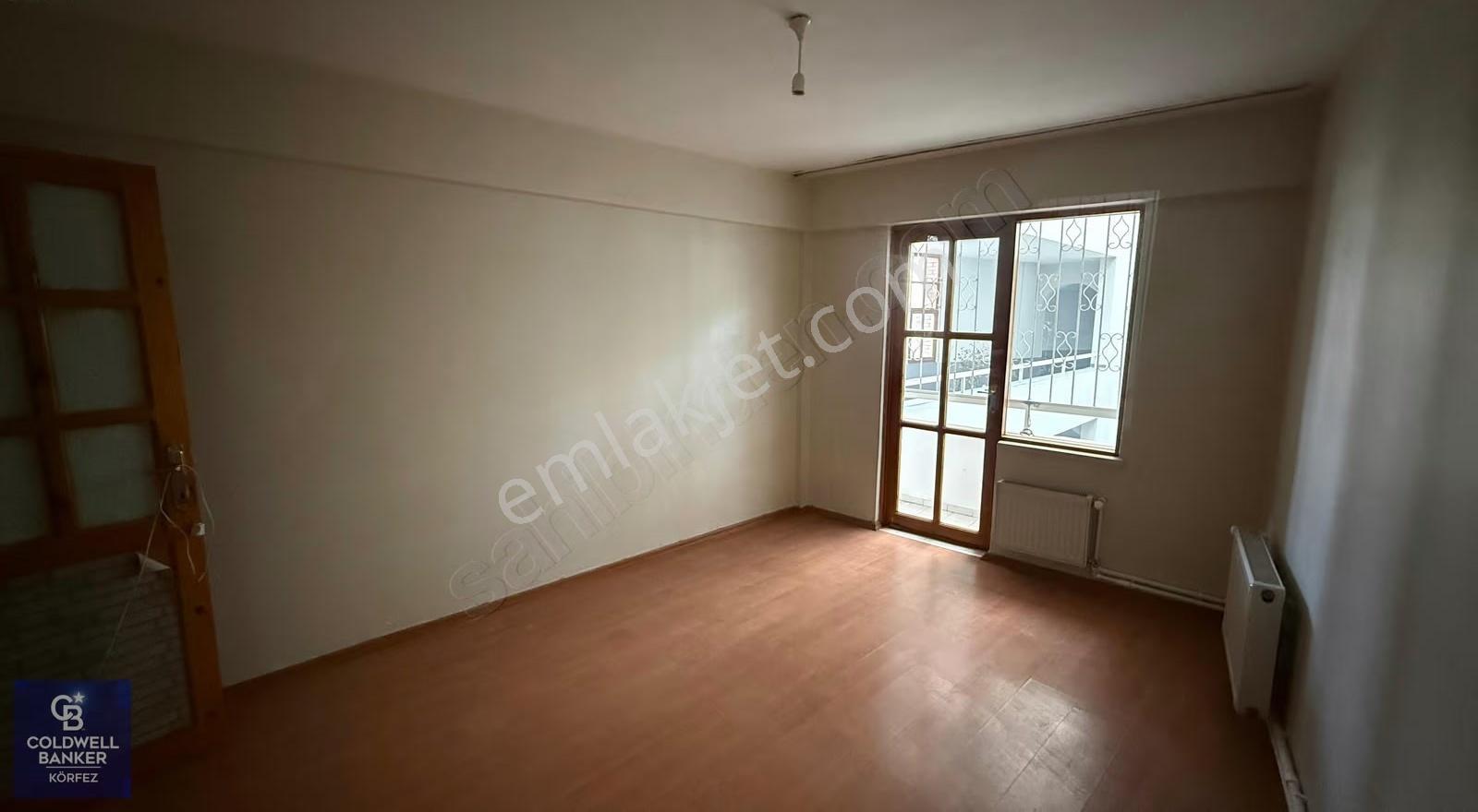 Edremitin En İşlek Caddesinde 3+1 Kiralık Daire - Görsel 32