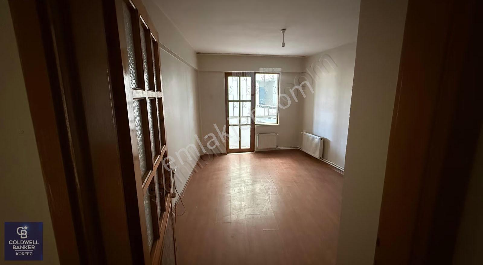 Edremitin En İşlek Caddesinde 3+1 Kiralık Daire - Görsel 14