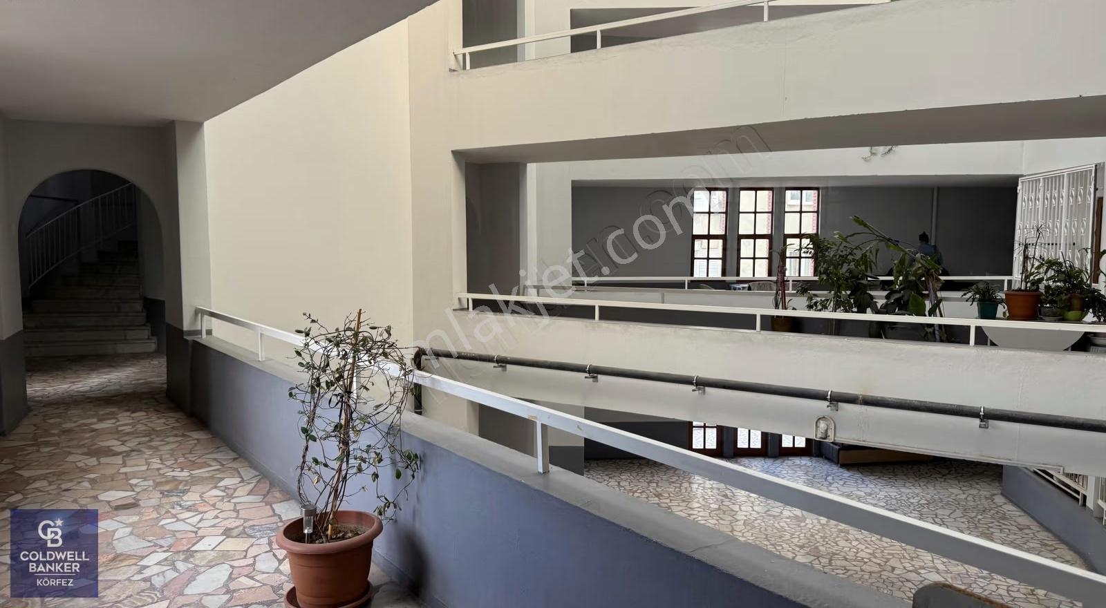 Edremitin En İşlek Caddesinde 3+1 Kiralık Daire - Görsel 13