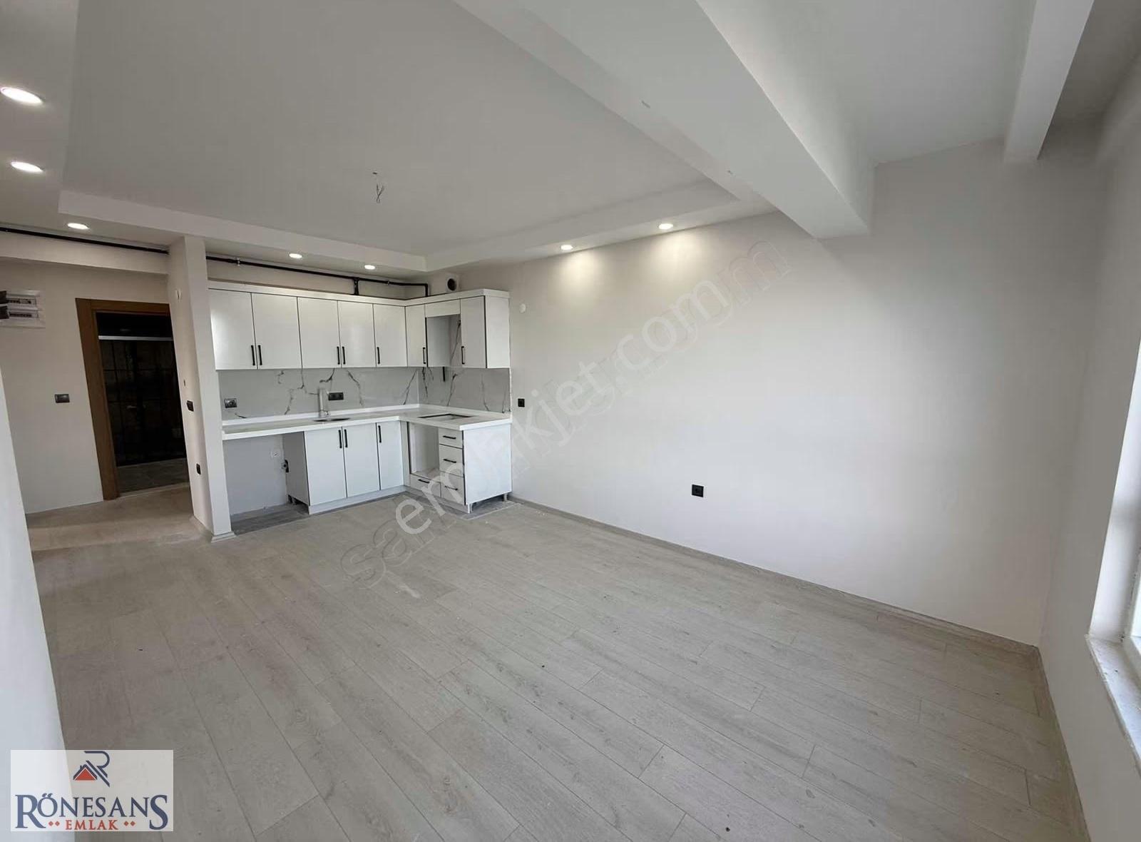 Rönesans Emlak'tan Deniz Manzaralı 2+1 Kiralık Daire