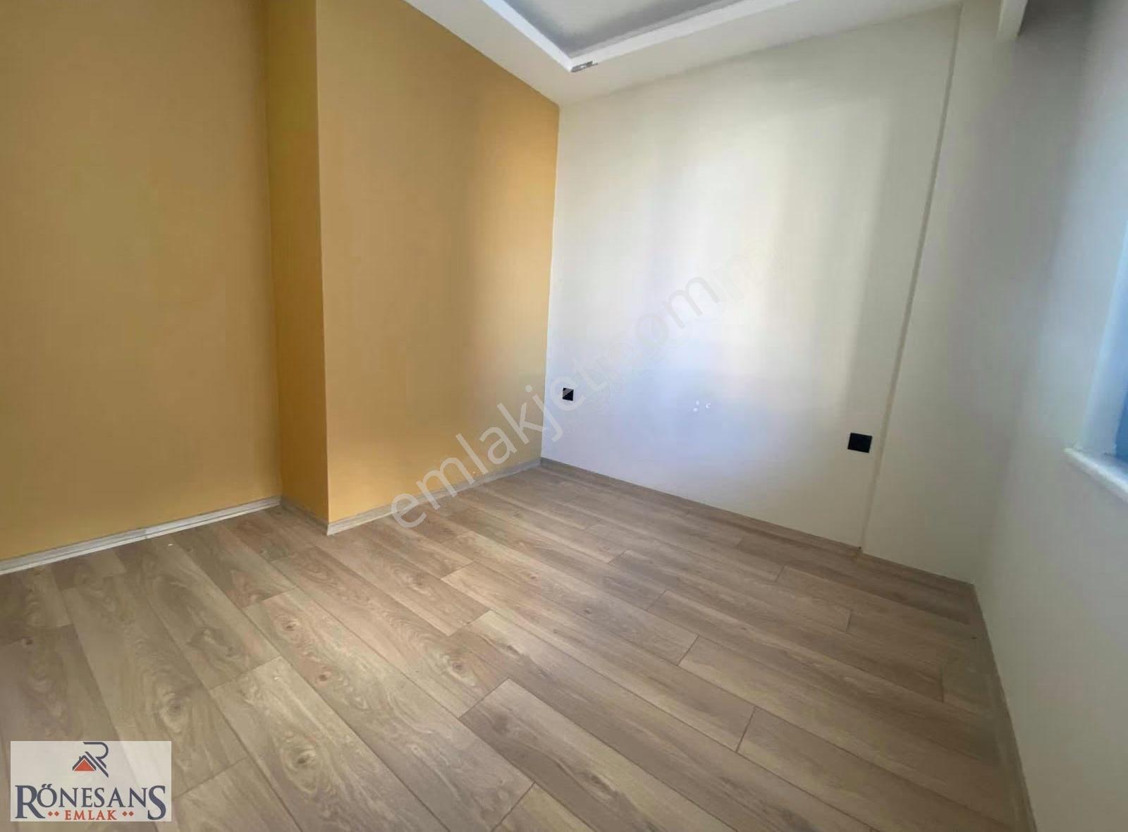 Rönesans Emlak'tan Cam Balkonu Takılı Kiralık 1+1 Daire - Görsel 2