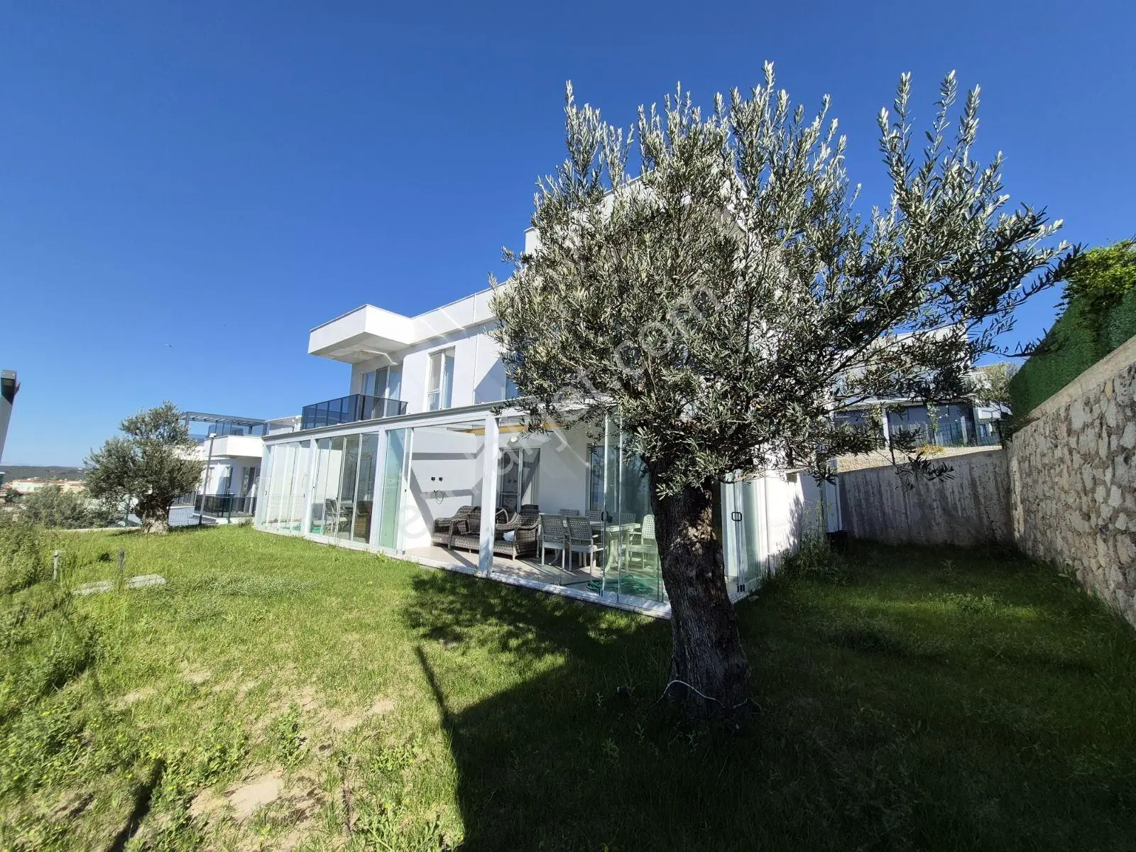 Gömeç Karaağaç'ta Havuzlu, Deniz Manzaralı 4+1 Satılık Villa