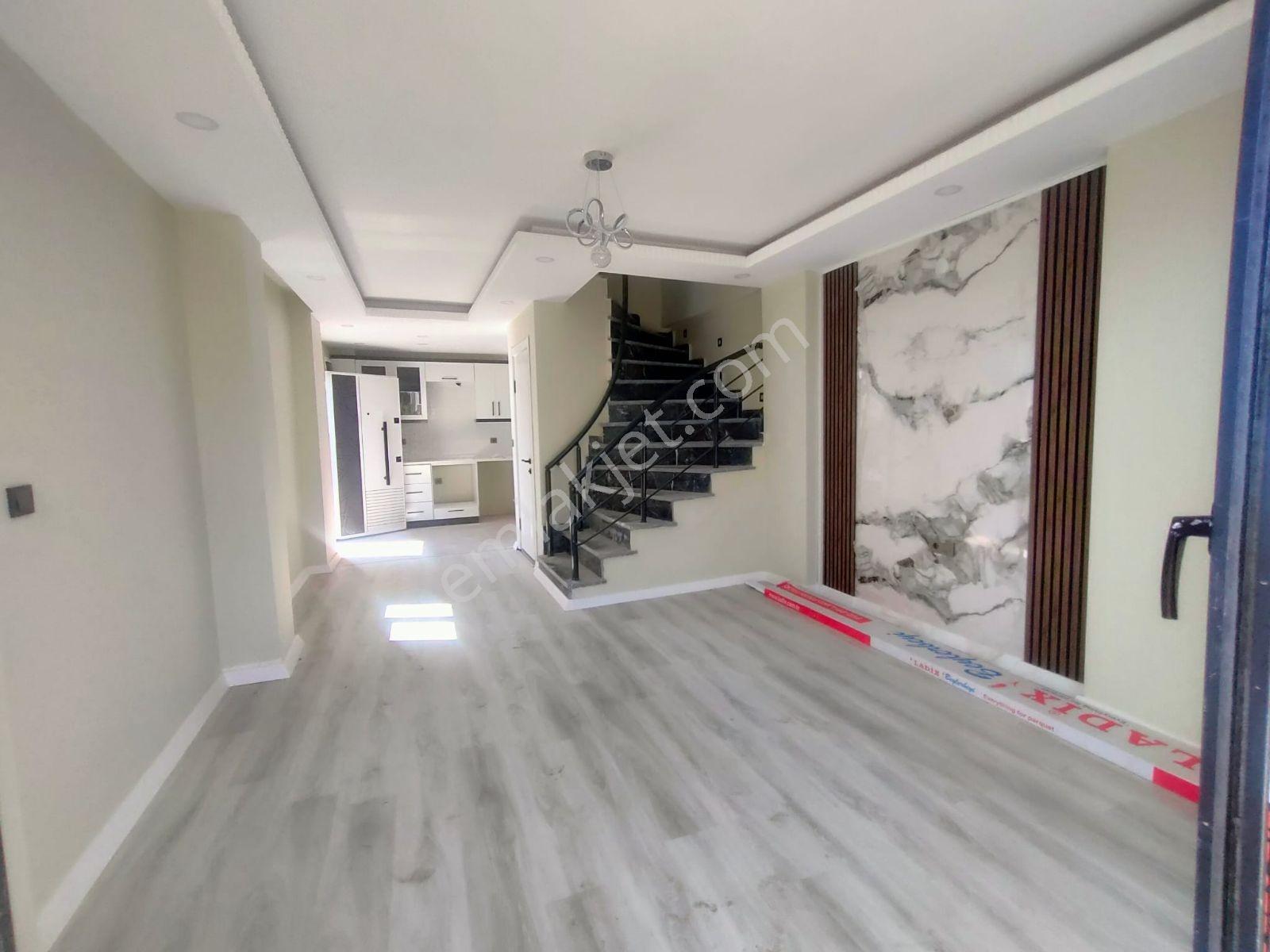 Kartallar'dan Merkezde Büyük Bahçeli Şirinmi Şirin Yazlık Villa. - Görsel 5