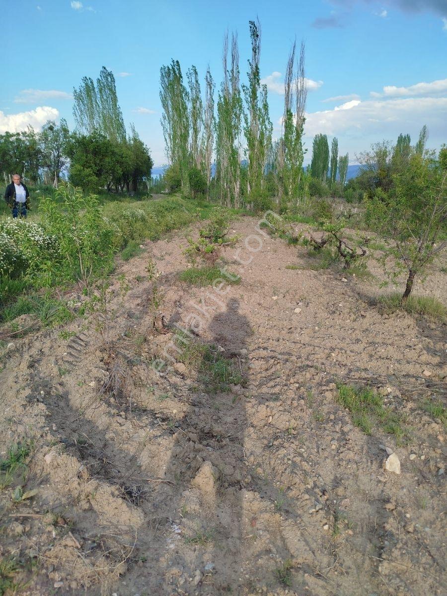 Karakent Köyümde Göl Manzaralı Satılık Bağ