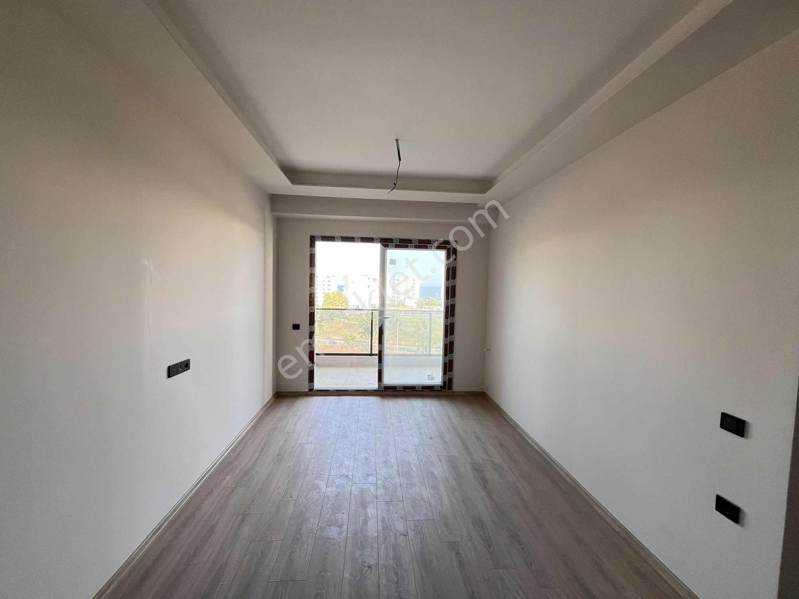 Deniz Manzaralı İskanlı Yazlık 3 Cephe Çok Lüks Havuzlu Peyzajlı