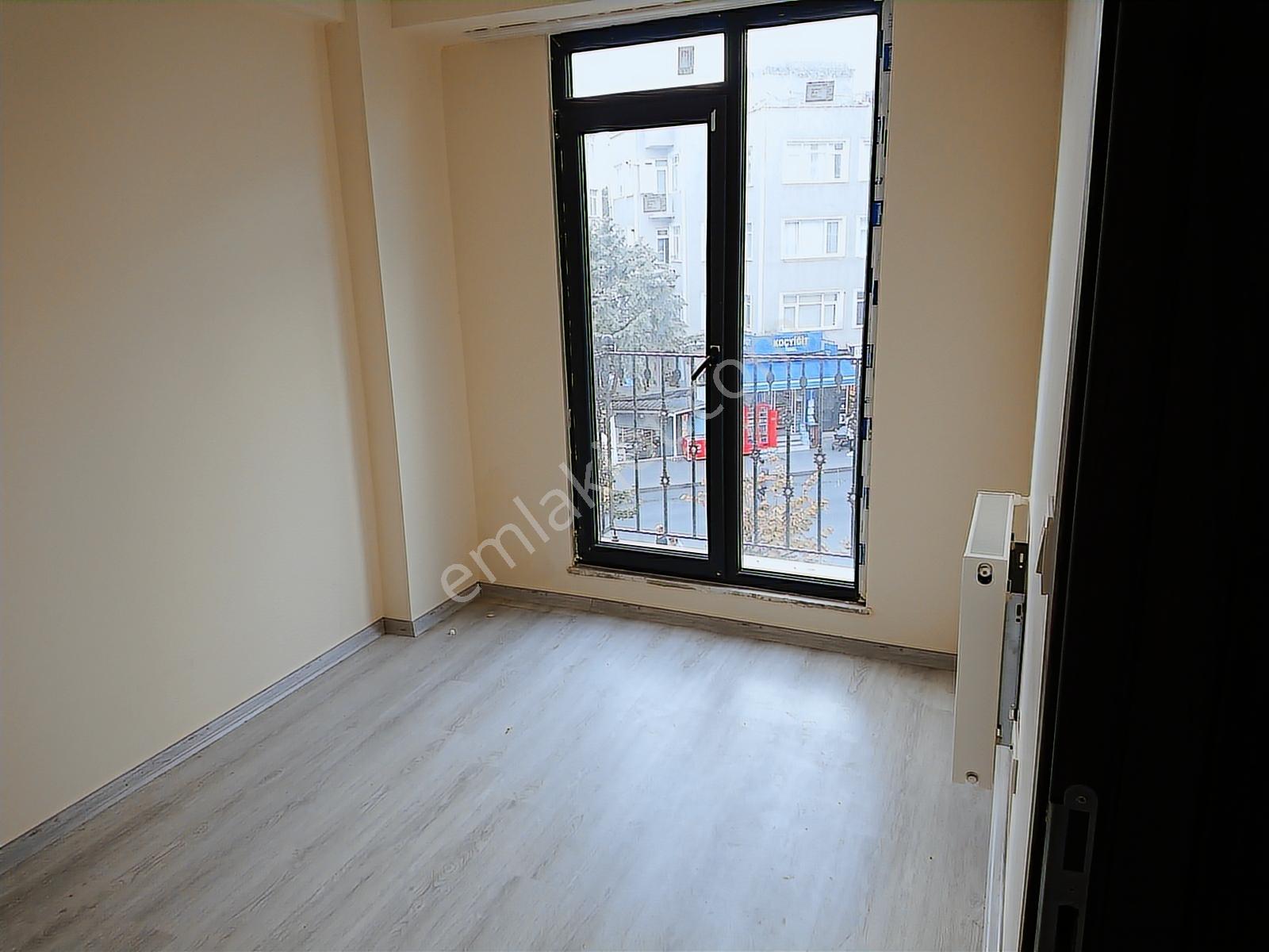Kocamustafapaşa Asansörlü Yeni Bina Merkezi Konum 60mk 1+1 - Görsel 16
