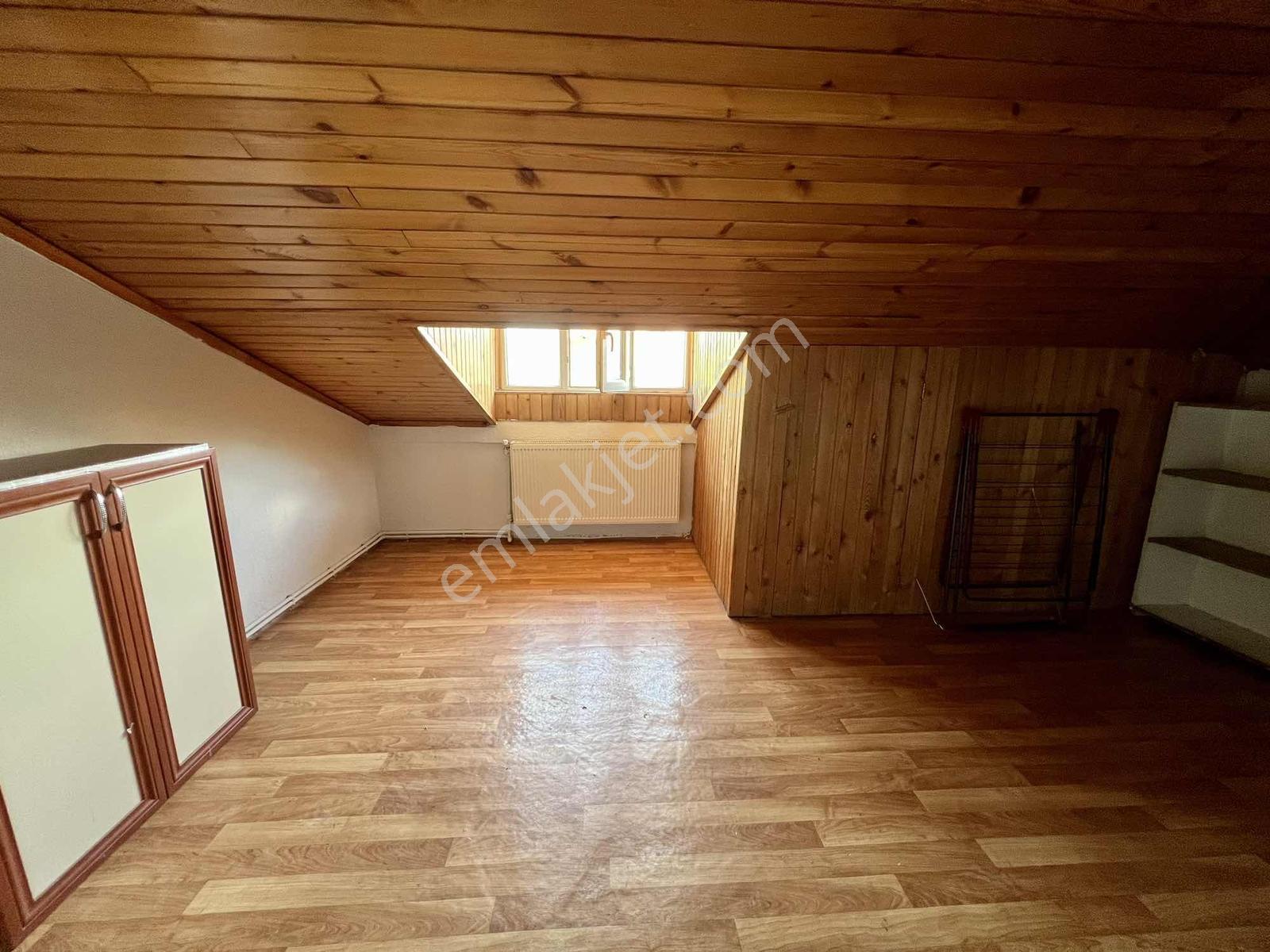 Deliktaş'ta Depozitosuz Kiralık Çatı Katı 2 + 1 Balkonlu Daire - Görsel 5