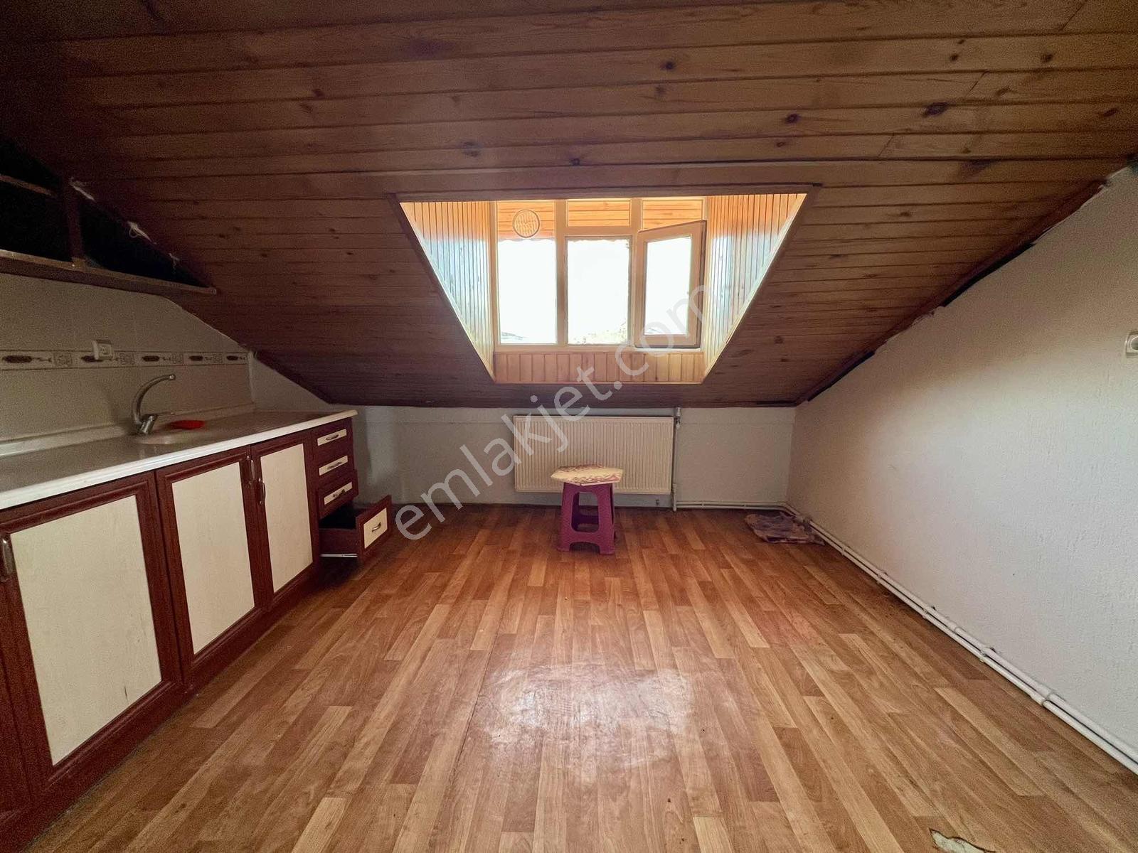Deliktaş'ta Depozitosuz Kiralık Çatı Katı 2 + 1 Balkonlu Daire - Görsel 4