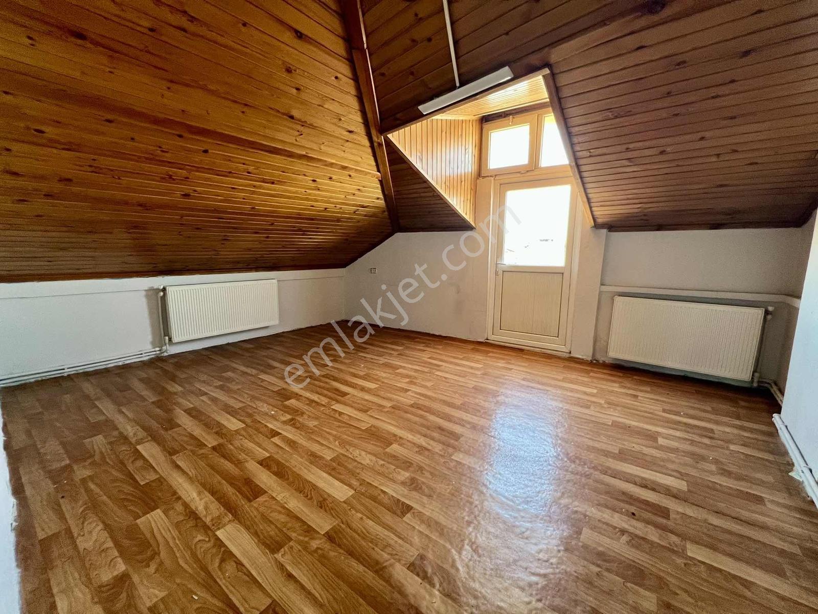 Deliktaş'ta Depozitosuz Kiralık Çatı Katı 2 + 1 Balkonlu Daire - Görsel 10