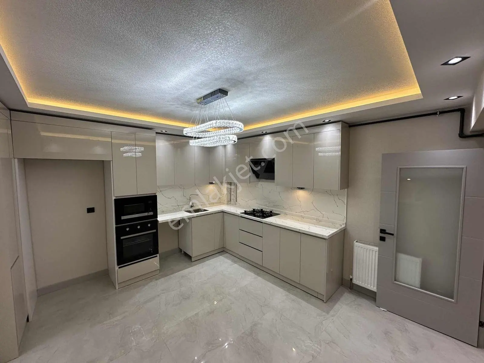Truvadan Geniş Metrajlı Full Yapılı Prestijli Lüks Daire !!!