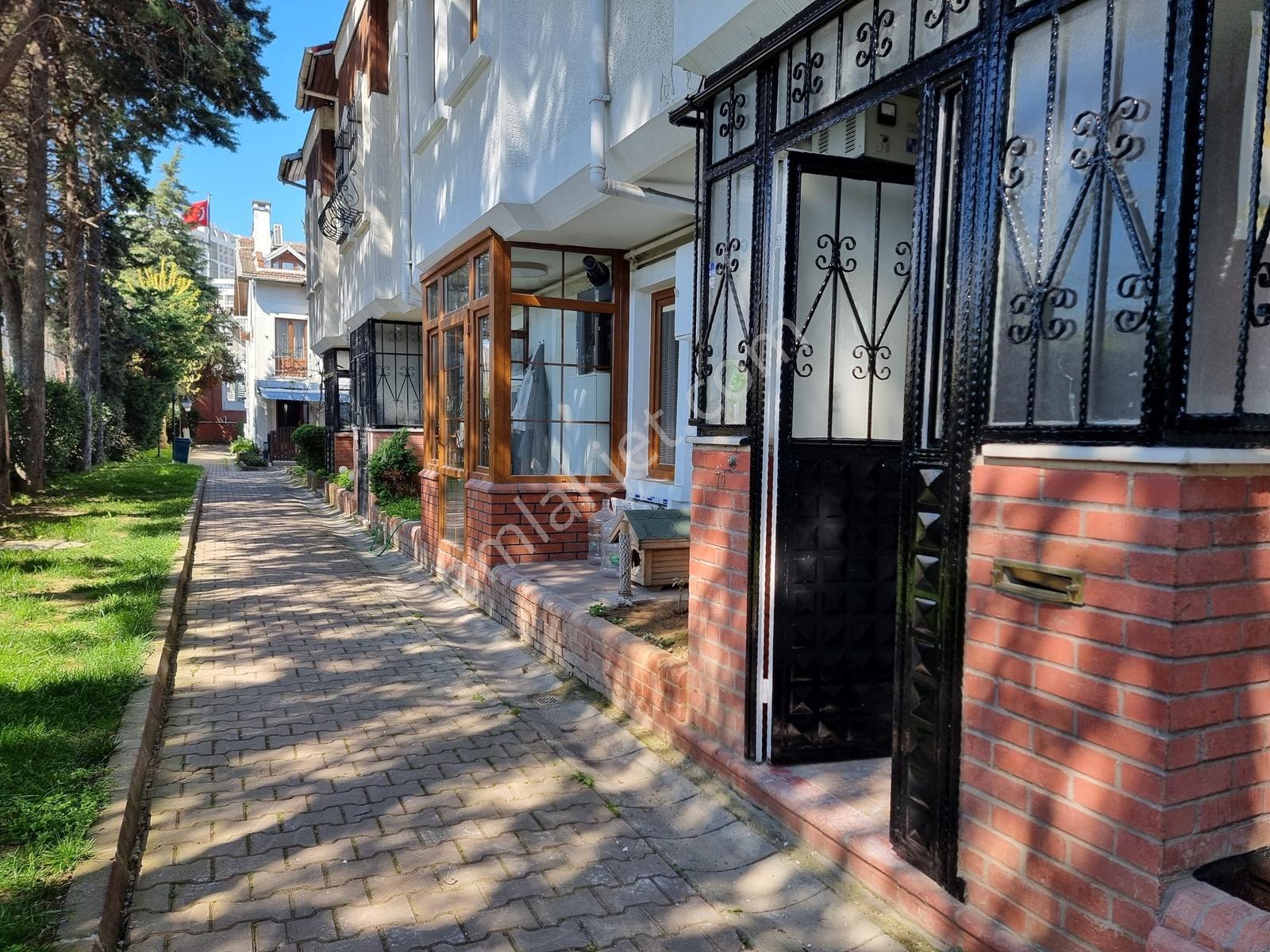 Halkalı Ölçükent Villalarında Bakımlı Bahçeli Önü Açık Tripleks - Görsel 34