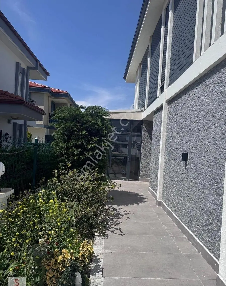 Efelerde Tam Müstakil Havuzlu Eşyalı Bu Fiyata Yok - Görsel 2
