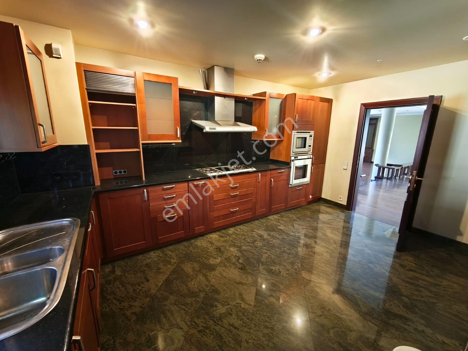 Nakkaştepe'de Kiralık Villa! Nakkaştepe Sitesinde 8+2 - Görsel 12