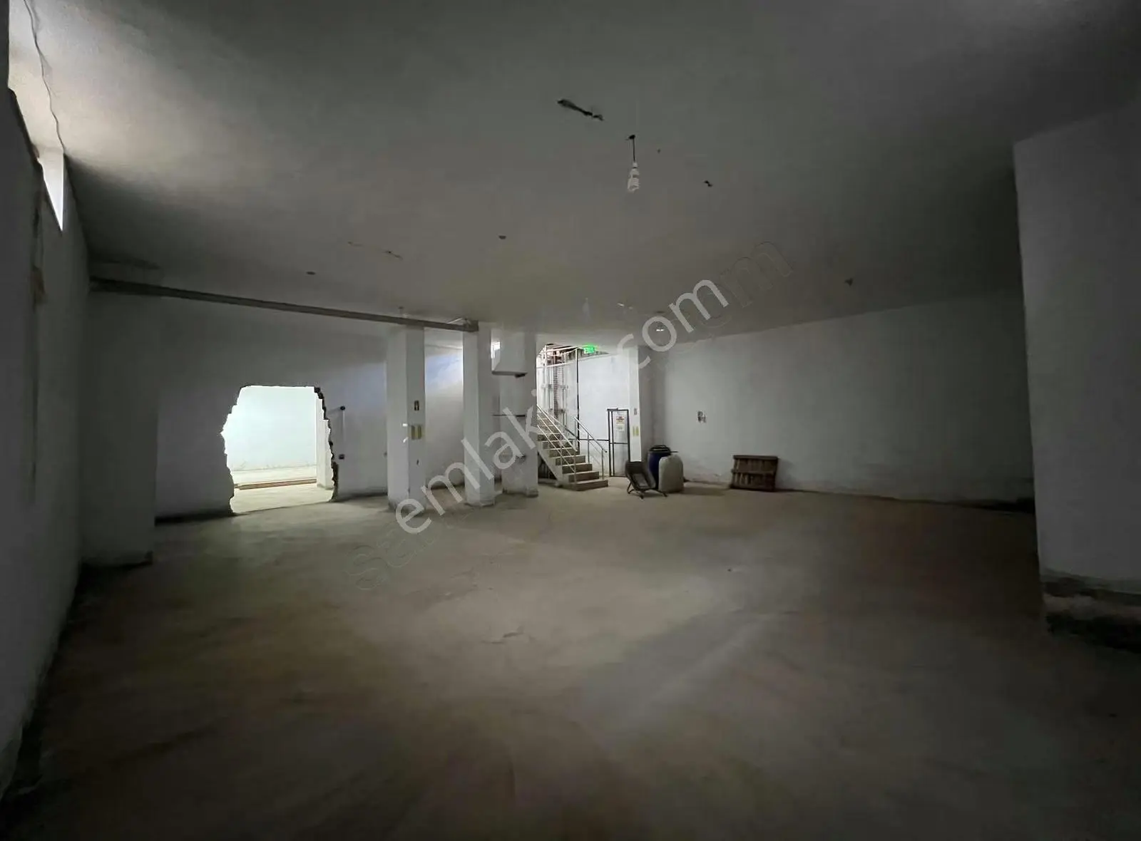 Altınovada Kiralık Ruhsatlı 1000m2 İş Merkezi - Görsel 5