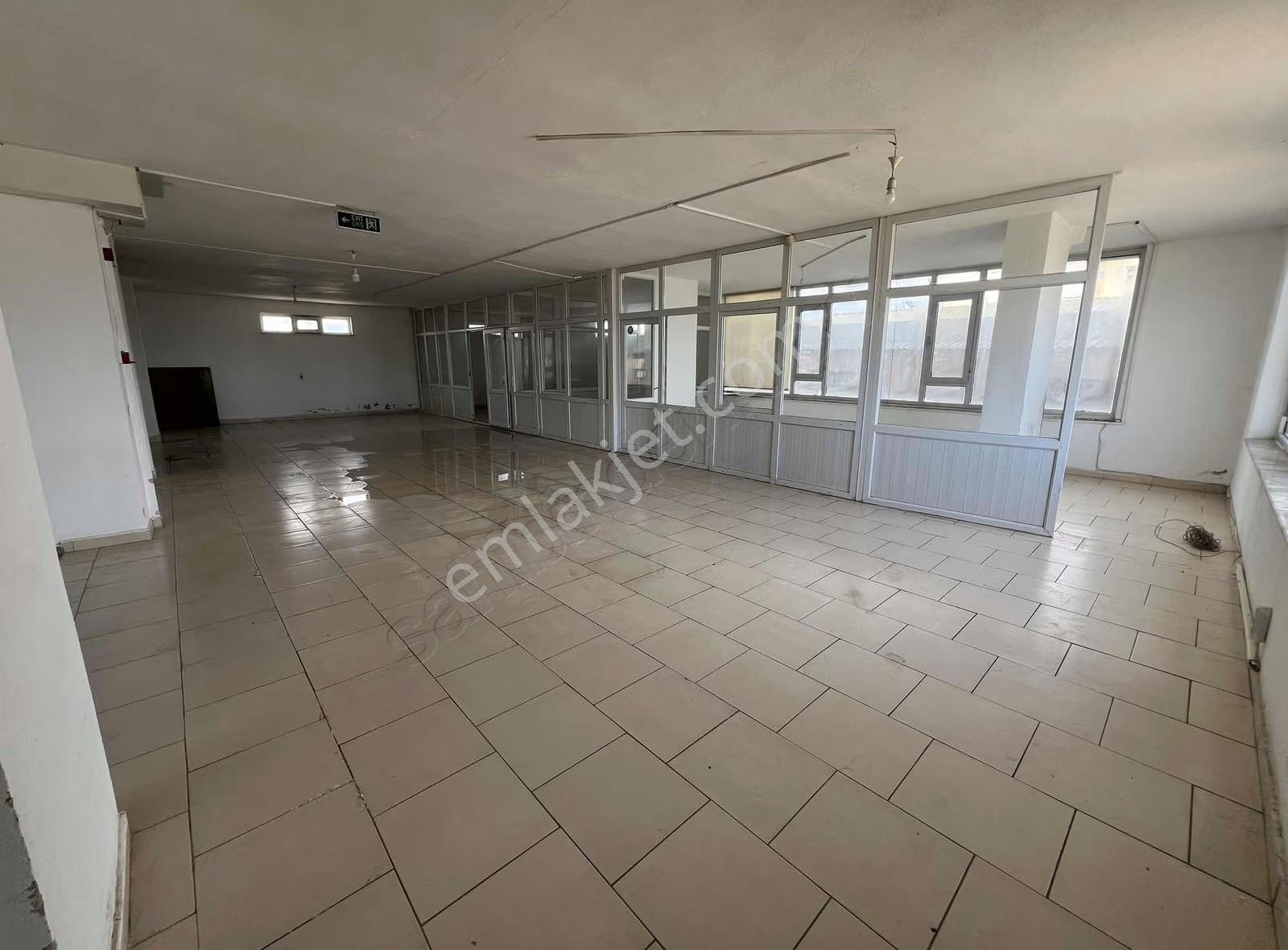 Altınovada Kiralık Ruhsatlı 1000m2 İş Merkezi - Görsel 15