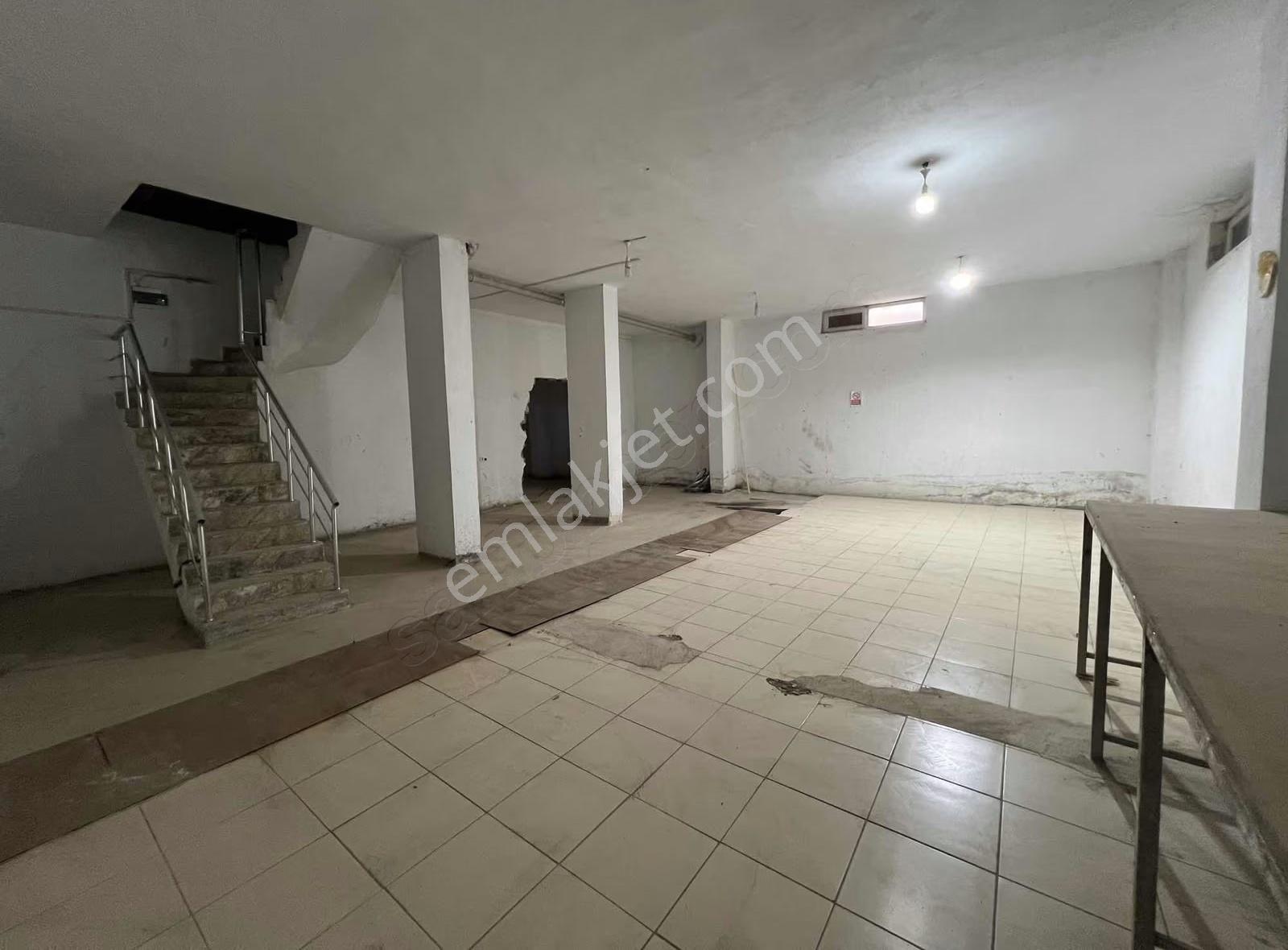 Altınovada Kiralık Ruhsatlı 1000m2 İş Merkezi - Görsel 2