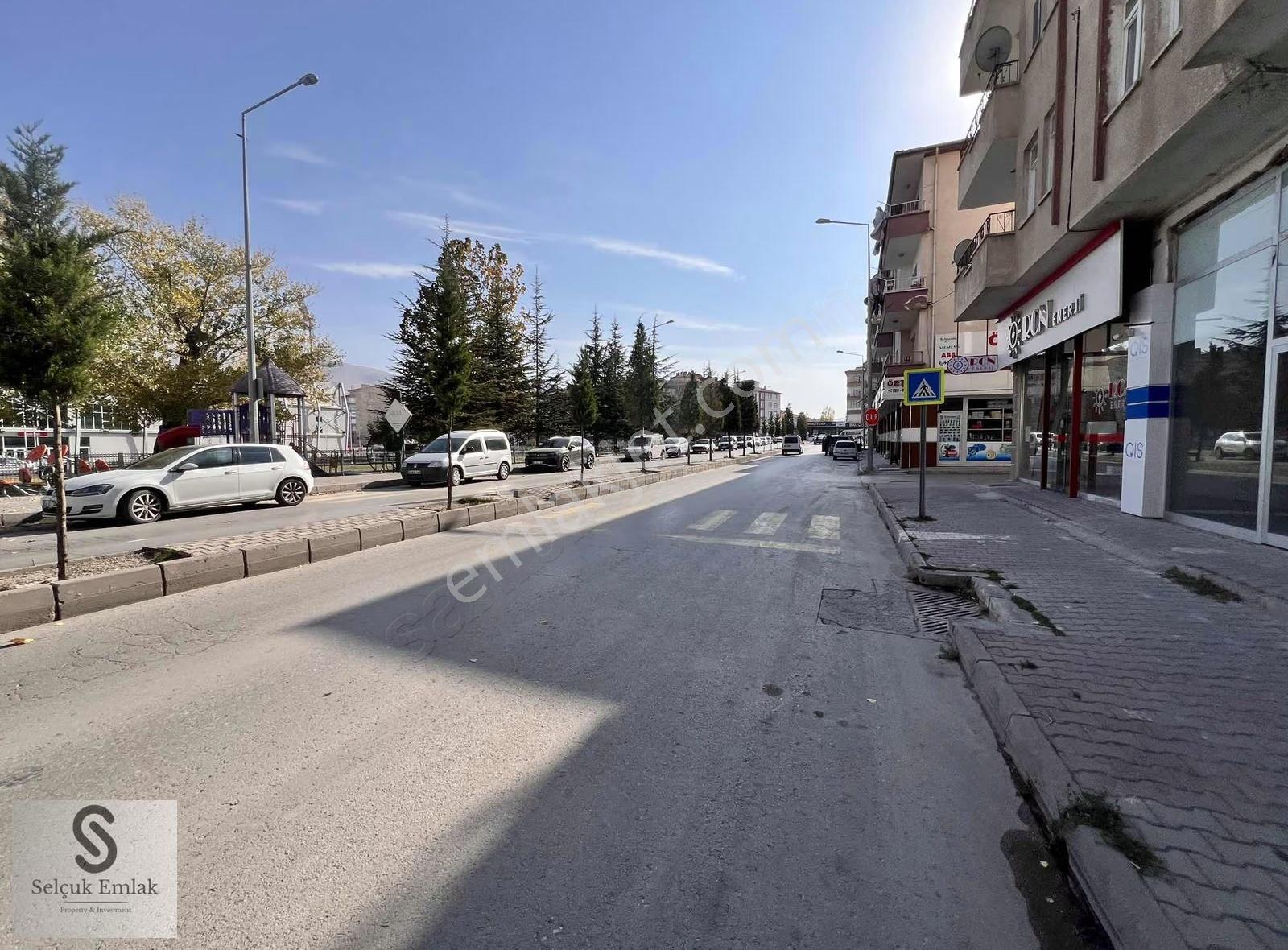 Niğde Merkez Kale Mah Stadyum Karşısı 225 M2 Kiralık Dükkan - Görsel 2