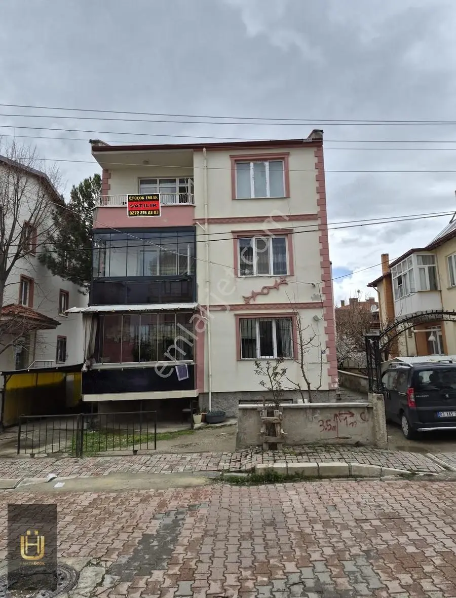 Afyon Üçok Emlaktan Kanlıca Mah 2+1 90m² Temiz Bakımlı Satılık