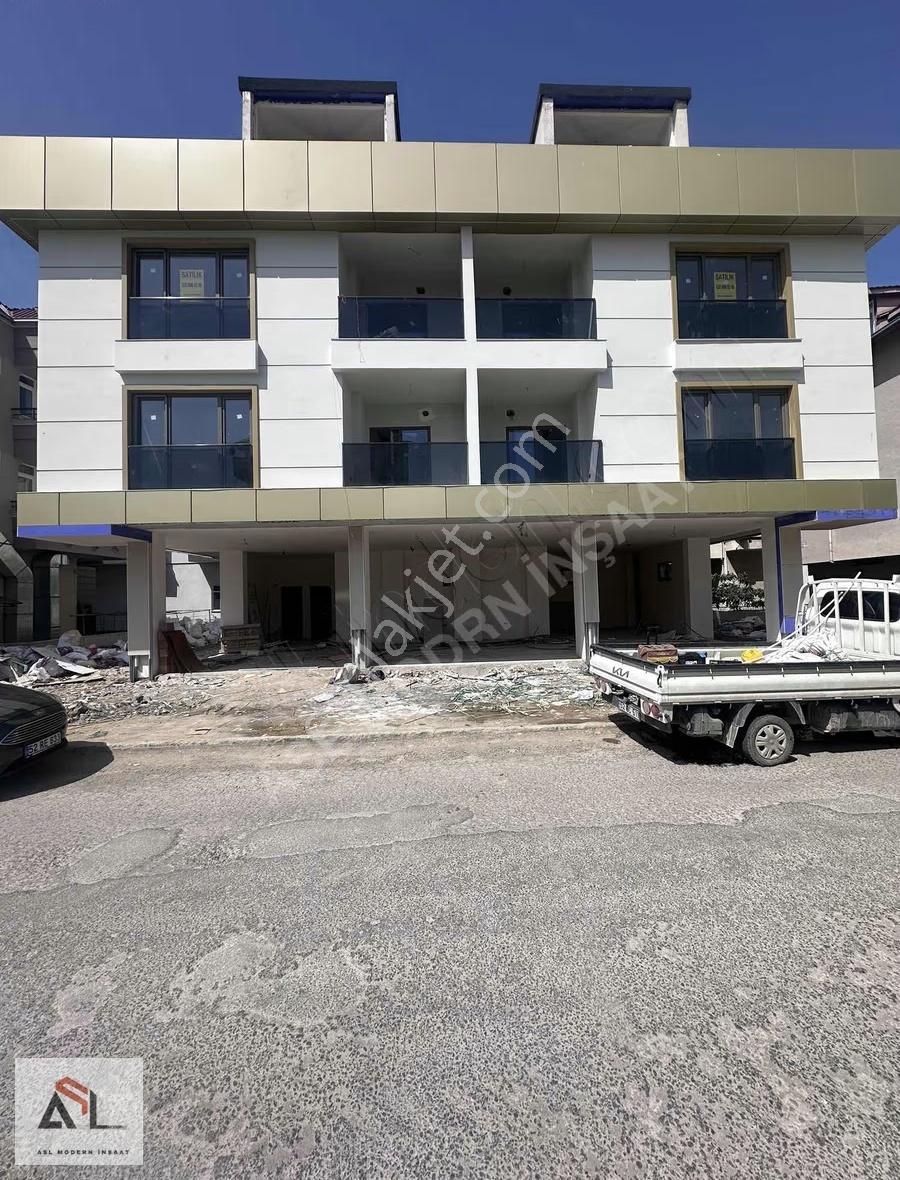 Akyazıda Prestijli 250 M² Cadde Dükkanı