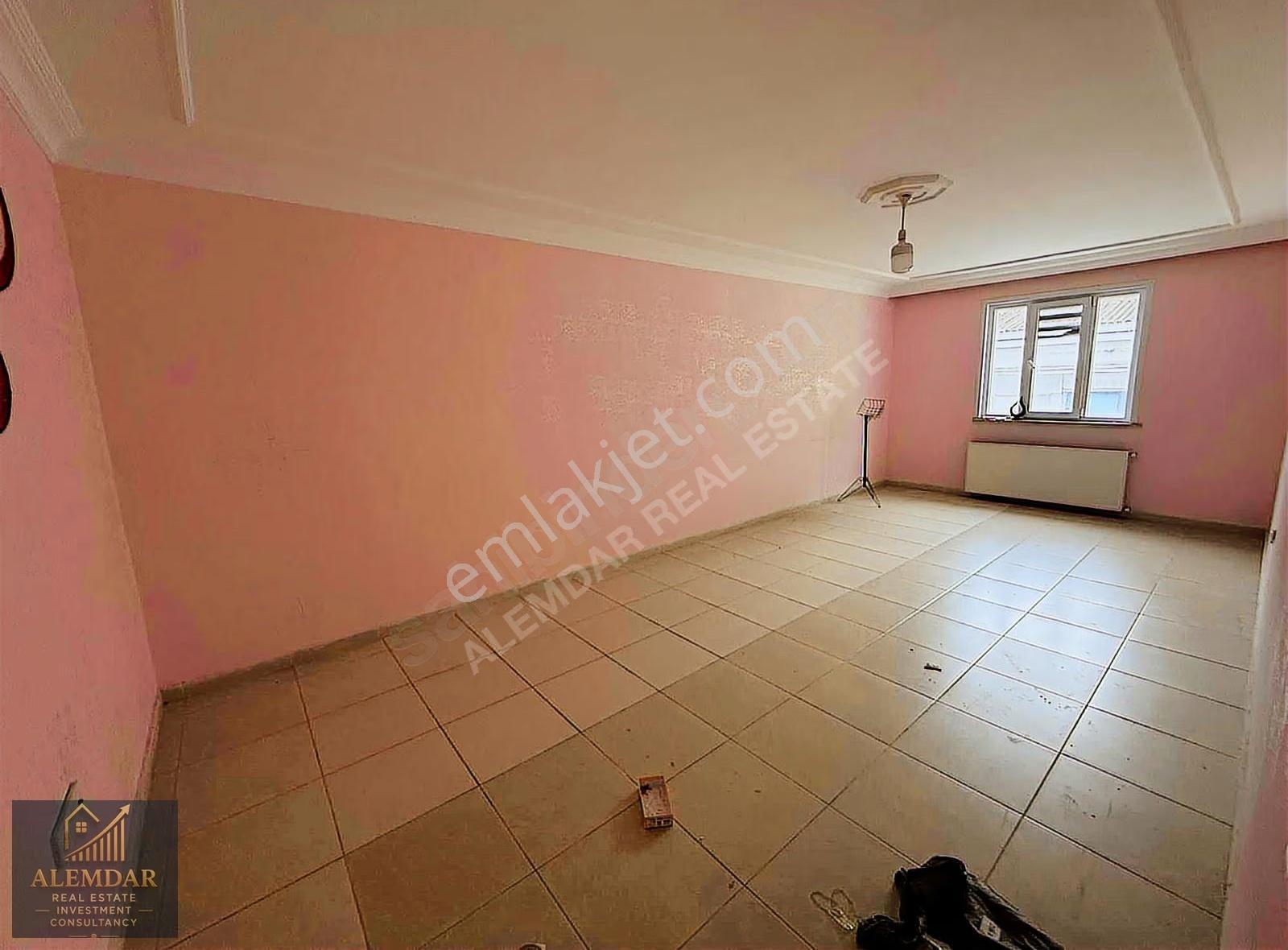 Meydanda Ana Cadde Üzerinde Kiralık 70 M2 Ofis