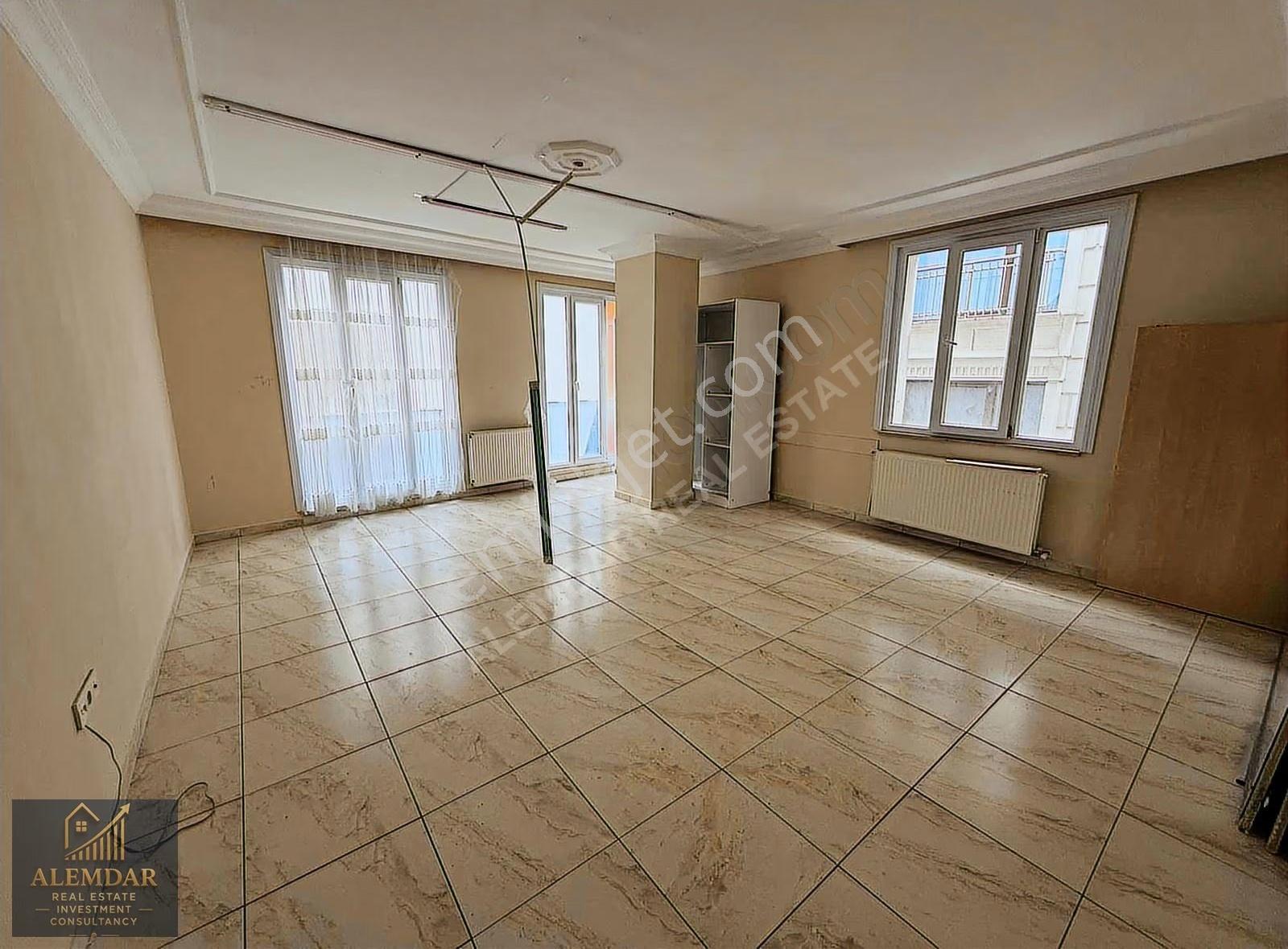 Meydanda Ana Cadde Üzerinde Kiralık 70 M2 Homeoffice
