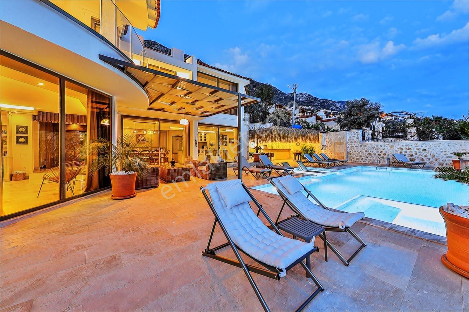Kalkan Kızıltaşta 5 Yatak Odalı Muhteşem Villa - Görsel 12